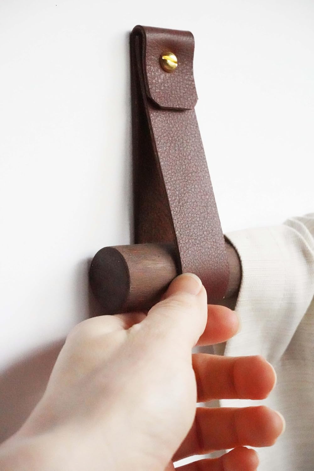 Keyaiira - Curtain Rod Holder Leather Curtain Rod Bracket Holders Leather Loop Strap for Wall Boho Pole Hanger Wall Blanket Display Farm House Style - 2PK (Walnut, Brass Screws)