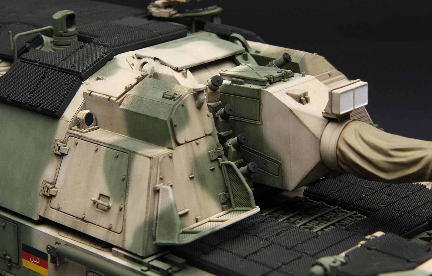 MENG 1/35 Panzerhaubitze 2000 mit Zusatzpanzerung