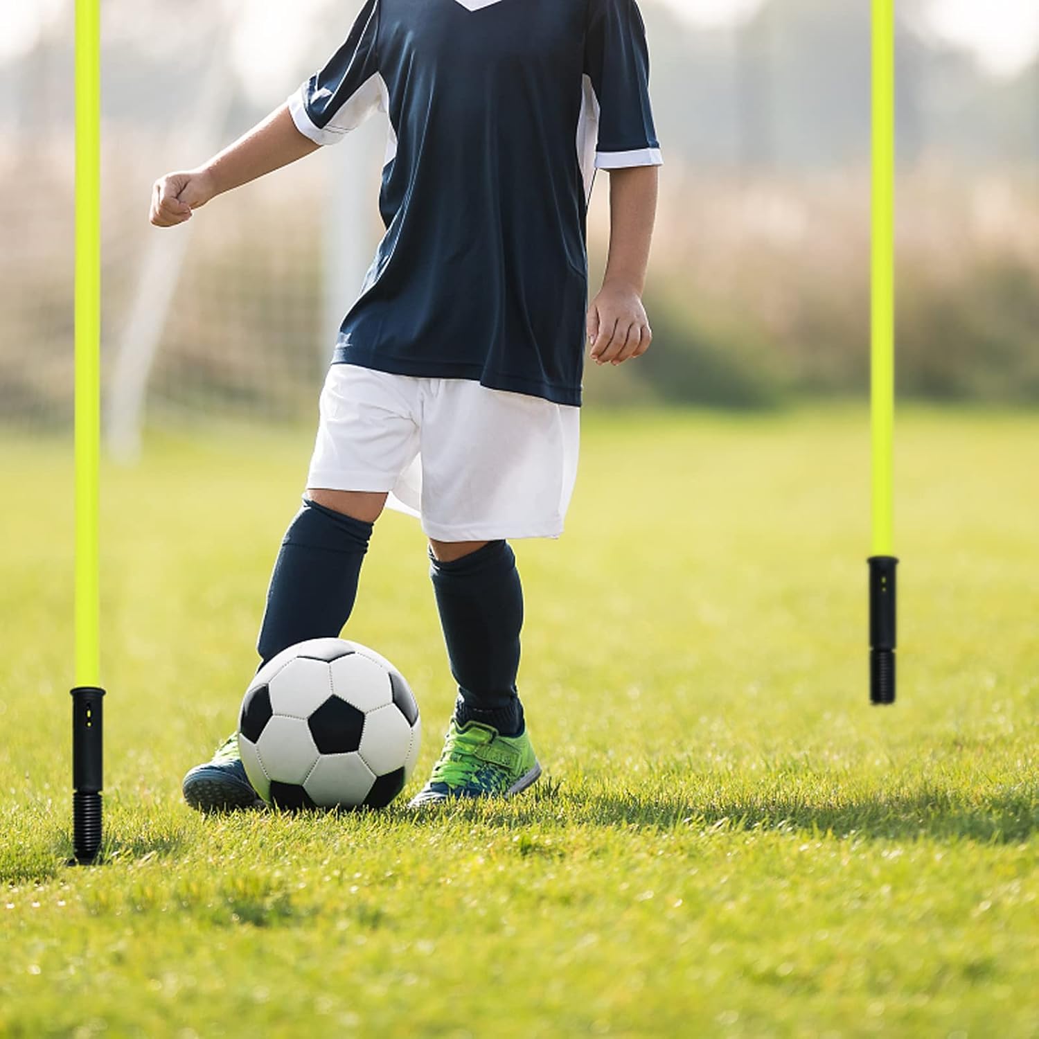 HENGMEI Slalomstangen Set aus 6 Slalom Stangen Fussball Trainingszubehör Hürdenstangen Agility Stangen Set Für Hunde Trainingsstangen mit Erdspieß und Tragetasche