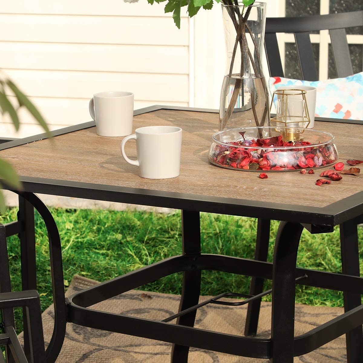 PHI VILLA Gartentisch Esstisch Terrassentisch 94x94 cm Balkontisch, Outdoor Schirmtisch mit 4 cm Regenschirmloch, Stahlrahmen, Premium Holzähnlicher Metall Tischplatte für Terrasse, Rasen, Garten