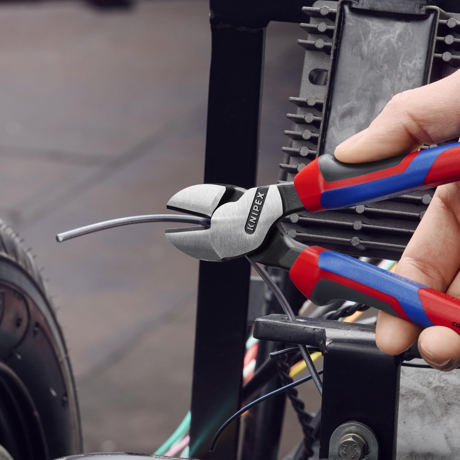 Knipex Pince coupante de côté à forte démultiplication, 74 22 200 | Avec poignées confort 200 mm