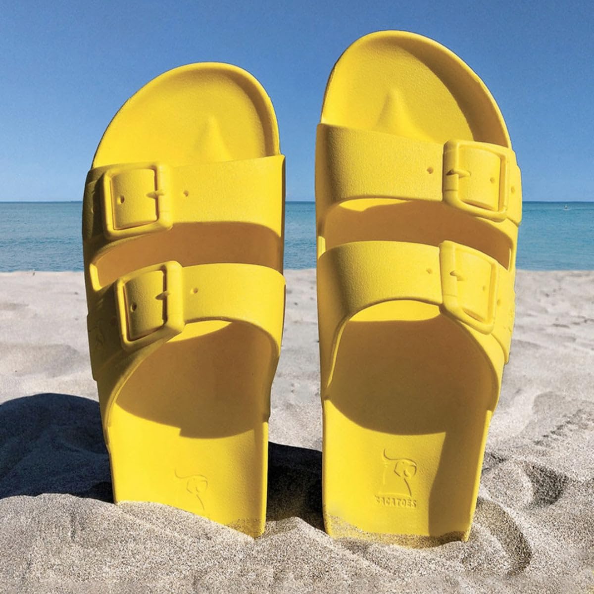 CACATOES Sandales plates Homme BANGO - Claquettes confortables et antidérapantes - Noir - 42