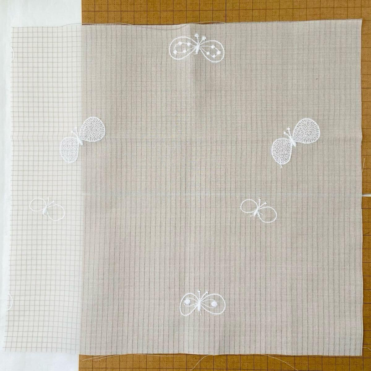 ミナペルホネン choucho 6匹 ベージュ ホワイト ファブリック