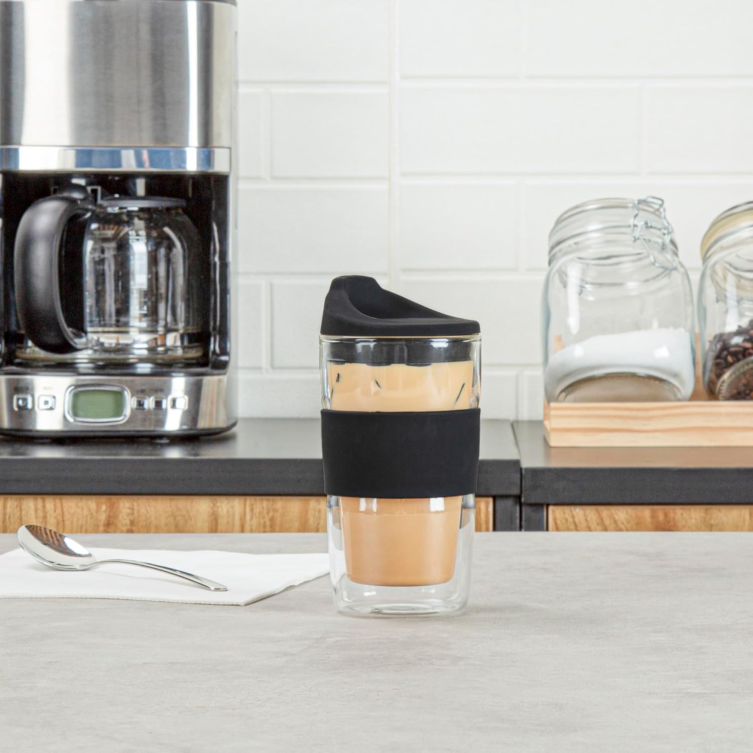 Restaurantware Glass Travel Mug 1 Count 12 Ounce Double Wall Borosilicate Reusable Coffee Cup, Spill-Resistant Black Silicone Lid, Clear Drinkware Mug for Hot and Cold Beverages - Image 6