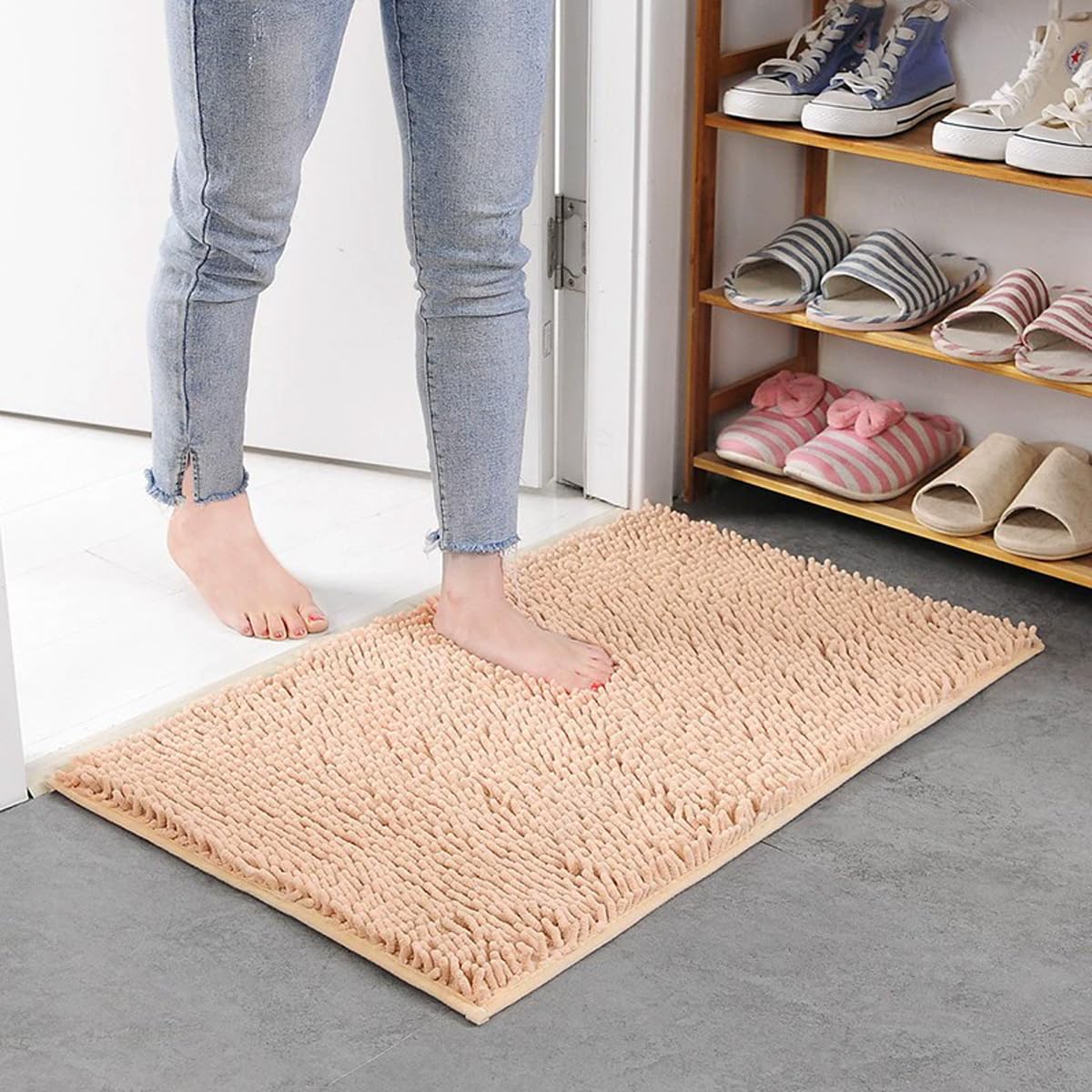 Mozzeilee Chenille Bath Mat, Fluffy Shaggy Bathroom Rug, High Absorbency Non-Slip Toilet Rugs, Machine Washable Shower Mats for Bathroom Kitchen Bedroom (Khaki,80x50cm)