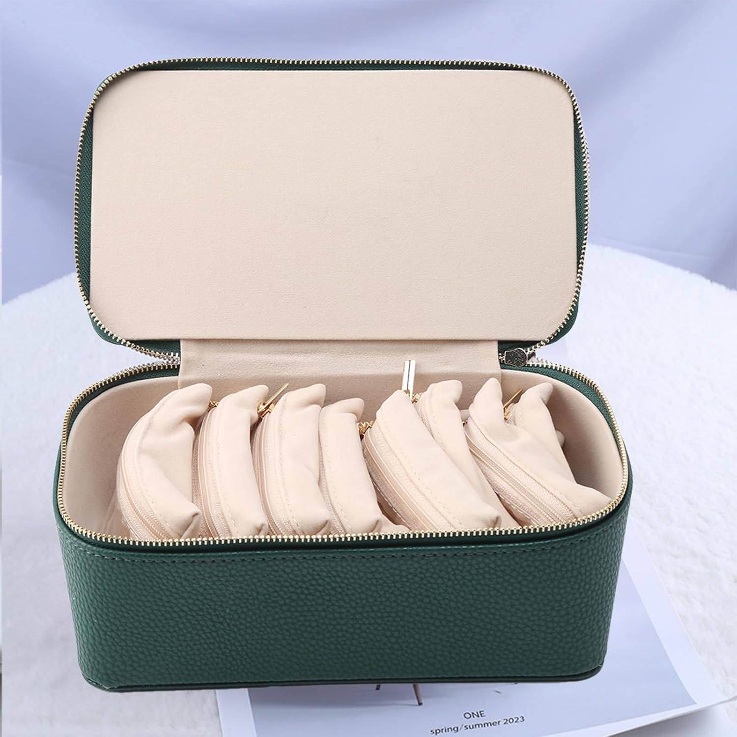 FAMKIT Travel Jewelry Box, Portable Small Jewelry Organizer Case with 12pcs Velvet Jewelry Zipped Pouches PU Leather Jewelry Case for Necklaces Rings Earrings