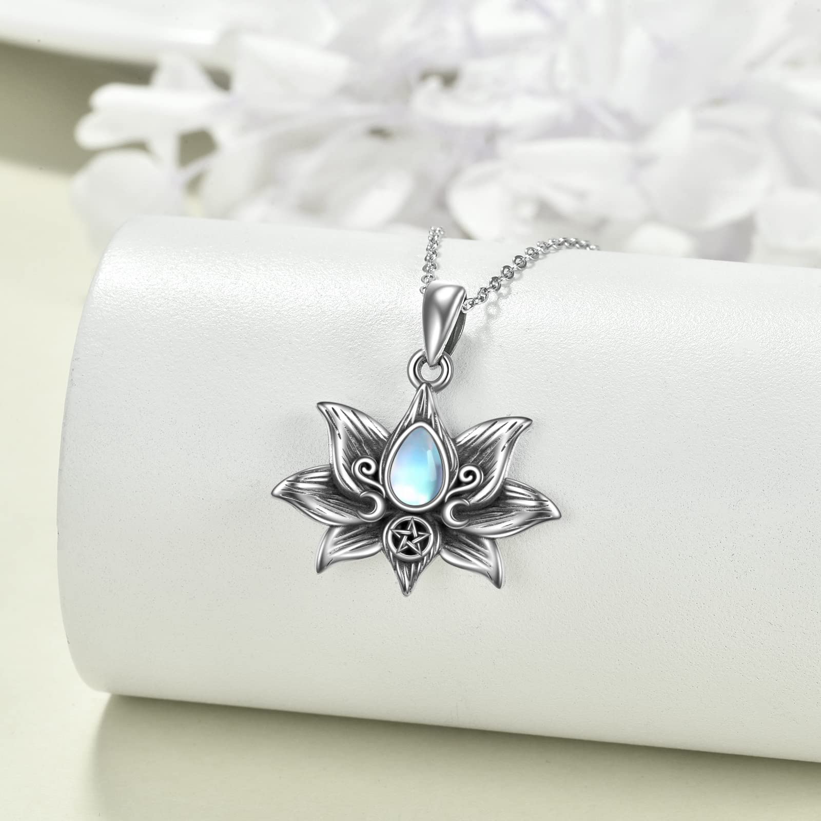 AXELUNA Collar de flor de loto de plata de ley con colgante de triple luna, diosa de loto, joyería para mujeres y hombres, cumpleaños, plata de ley, circonita, Plata esterlina,