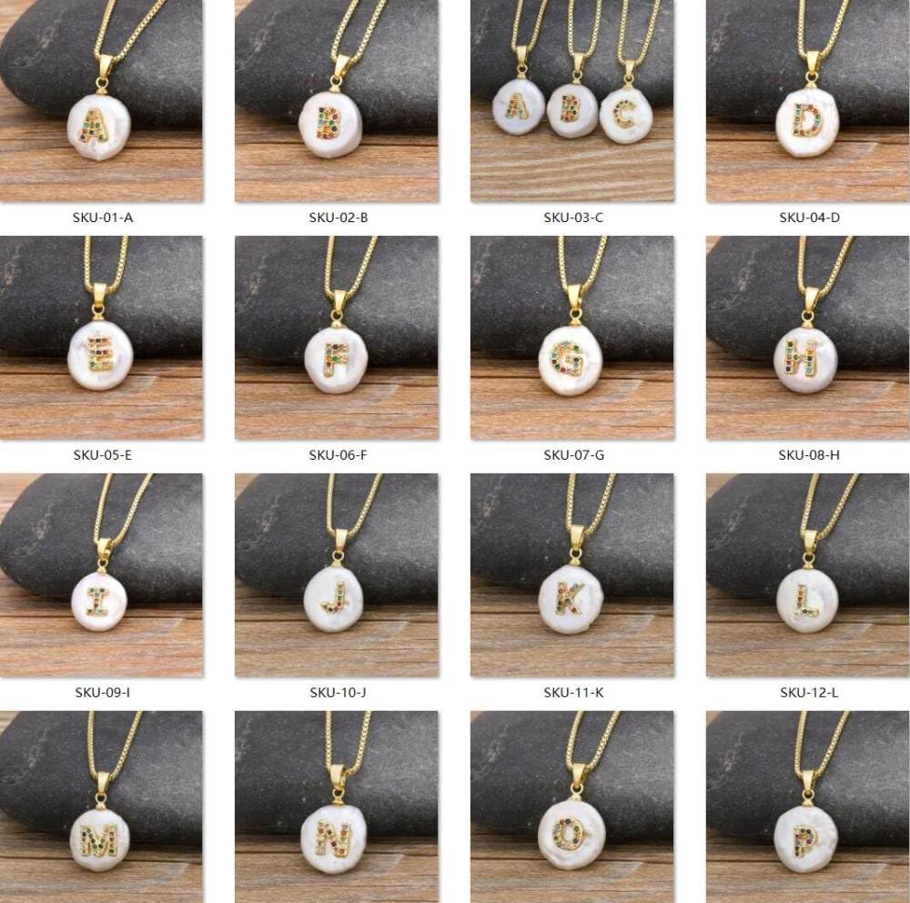 Collares for mujer, collar con inicial, collar con letras de perlas, colgante de perlas naturales de estilo barroco con letras de diamantes de imitación de colores, elegante collar de joyería de perla