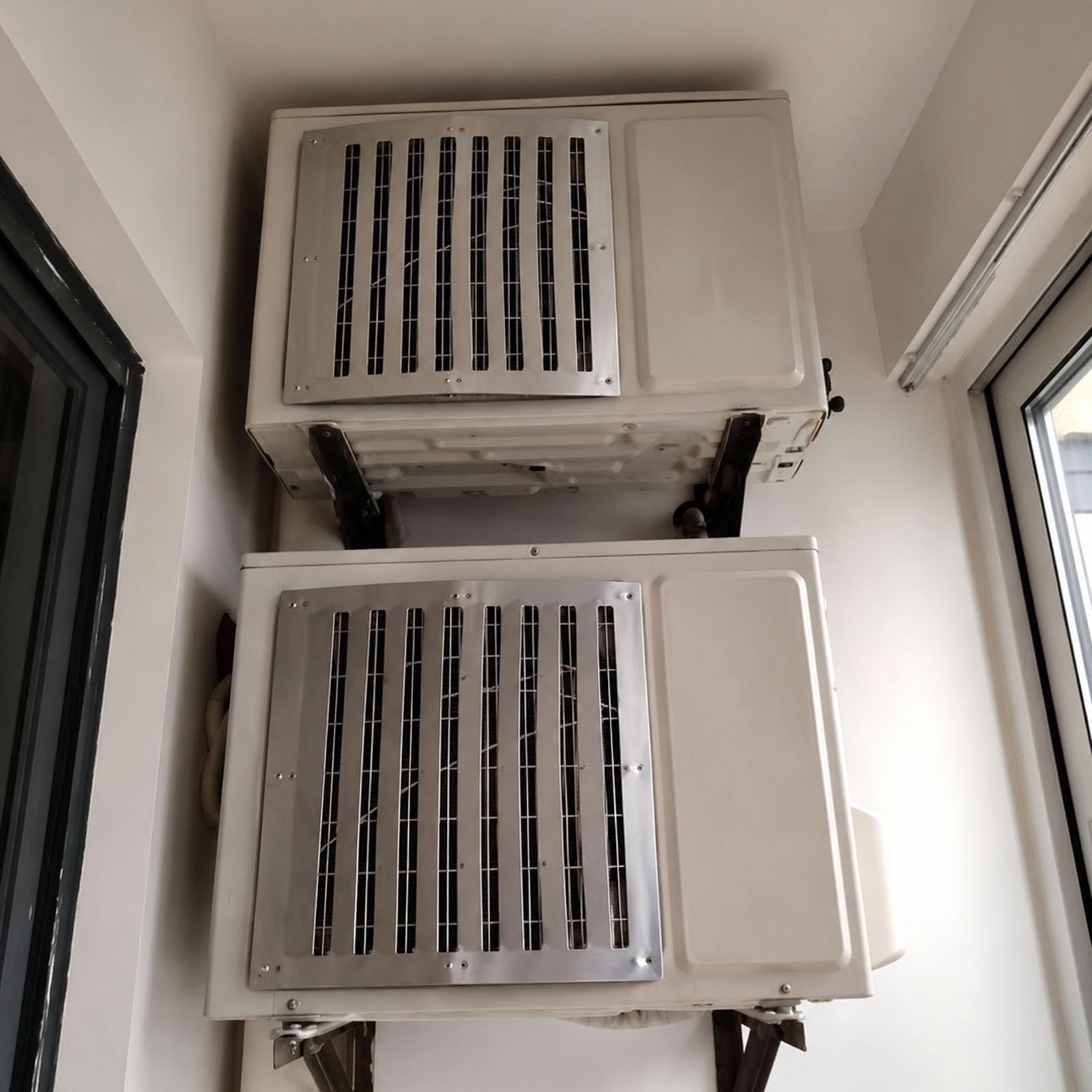 Deflettore Quadrato per Unità Esterna Condizionatore Copertura Frangivento In Acciaio Inox Diametro 43–63 Cm Impedisce Il Flusso D'Aria Diretto Adatto Ad Ambienti Residenziali e C 48x48cm/18.9x18.9in