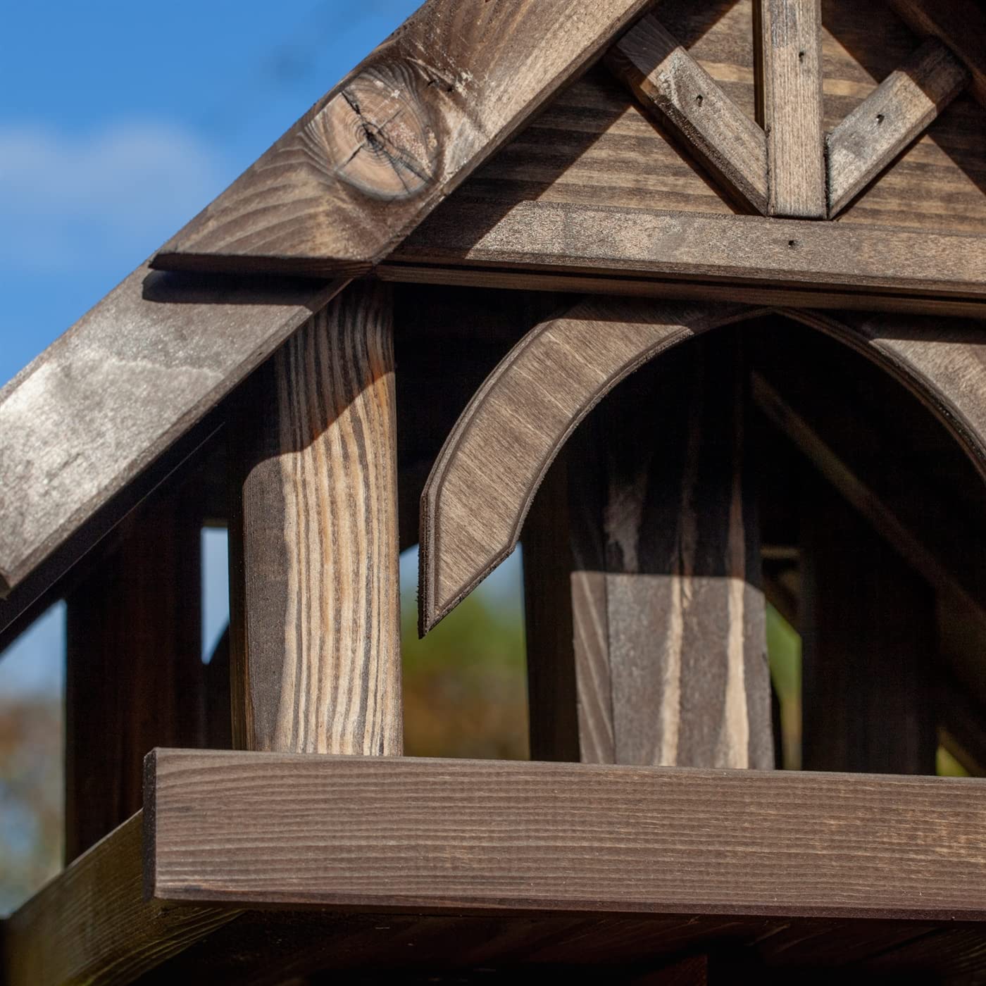 VOSS.garden Vogelhaus Sibo inklusive Standfuß und Futter-Schornstein, hochwertige imprägnierte Fichte, Vogelfutterstation Futterhaus Vogelhäuschen, Gesamthöhe 135cm