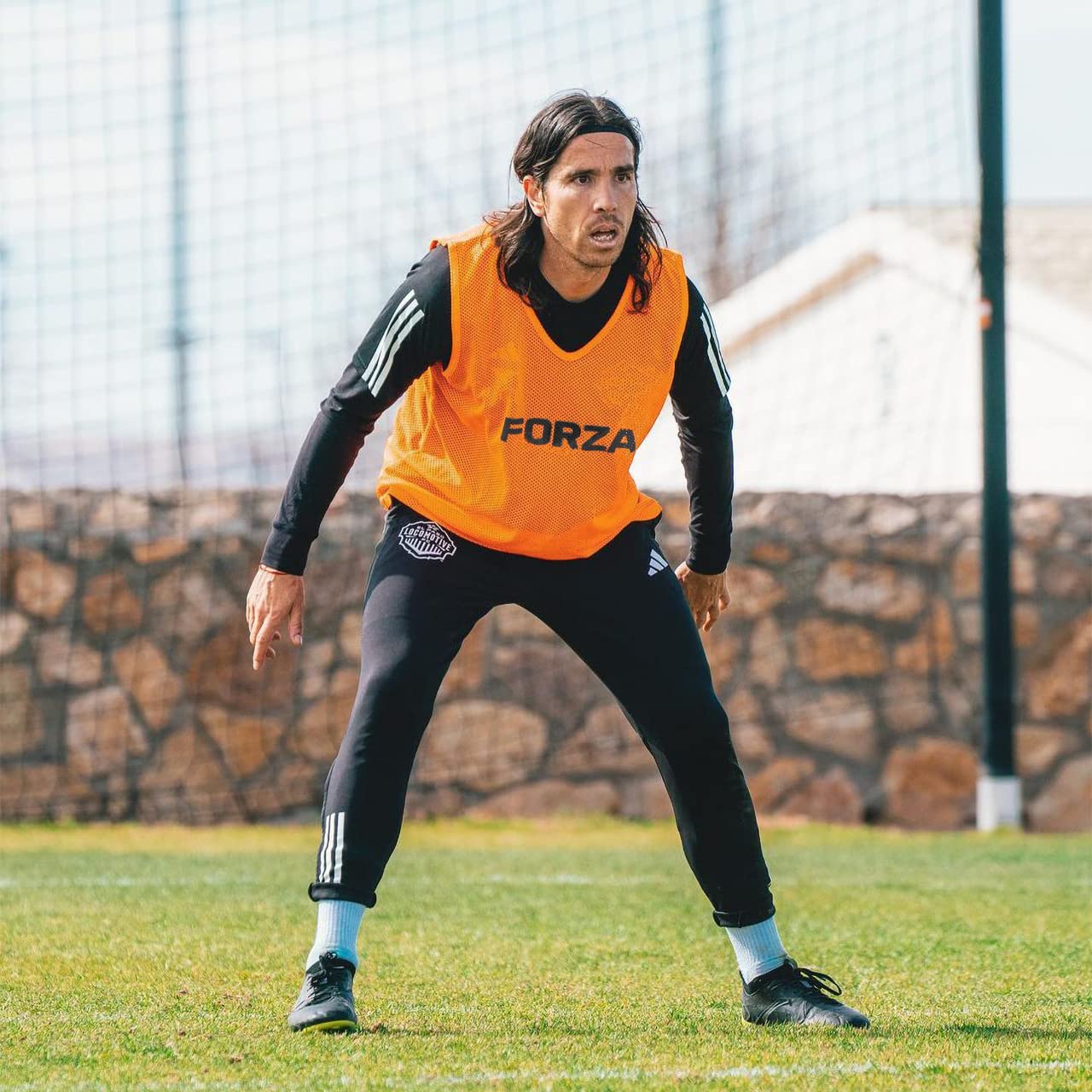 FORZA Baberos de Fútbol Paquete de 10 Malla Ligera Multicolores