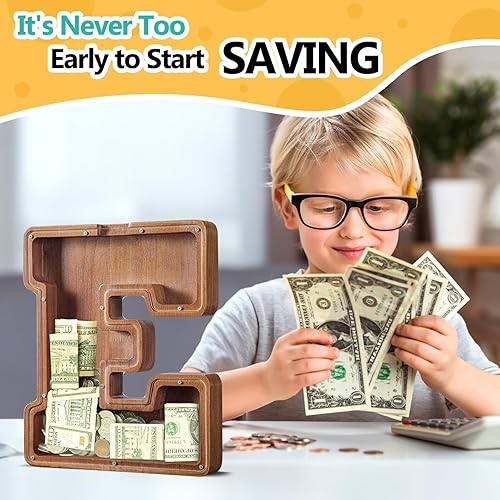 Miniatura 464 de SummiDate Alcancía de madera con nombre, niños y niñas, tamaño grande, letras alfabeto A-Z, monedas y billetes, inicial en cubierta transparente