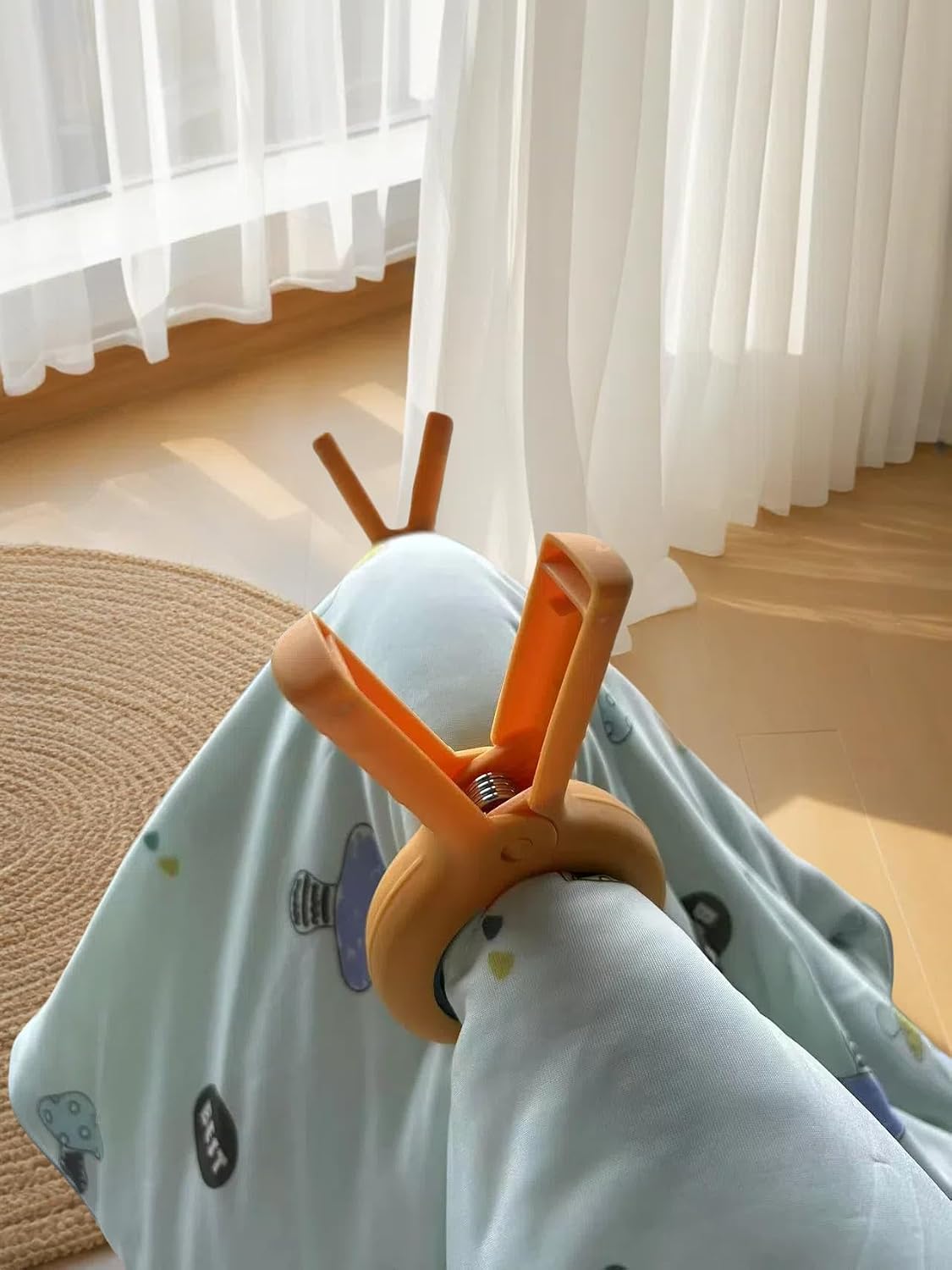 8 Pcs Small Beach Towel Clips for Beach Chairs, Towel Holder for Beach Chair Pool Chair on Cruise, Jumbo Size Heavy Duty Clothes Pins, Beach Chair Clips to Beach Accessories Must Haves, 4 Colors