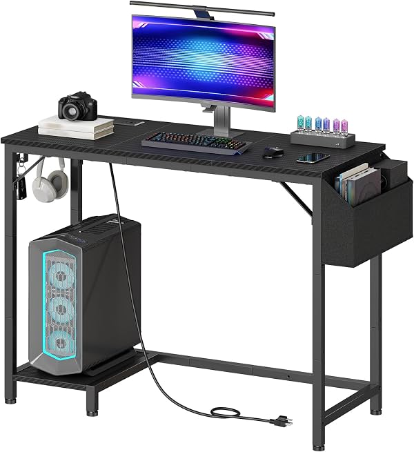 Escritorio gamer pequeño HOOBRO, escritorio para computadora con estación de carga, negro | 2 tomas de corriente + 1 USB-A + 1 Tipo-C, bolsillo lateral intercambiable, ganchos, soporte para CPU, marco de metal reforzado, para estudio, sala de juegos o dormitorio