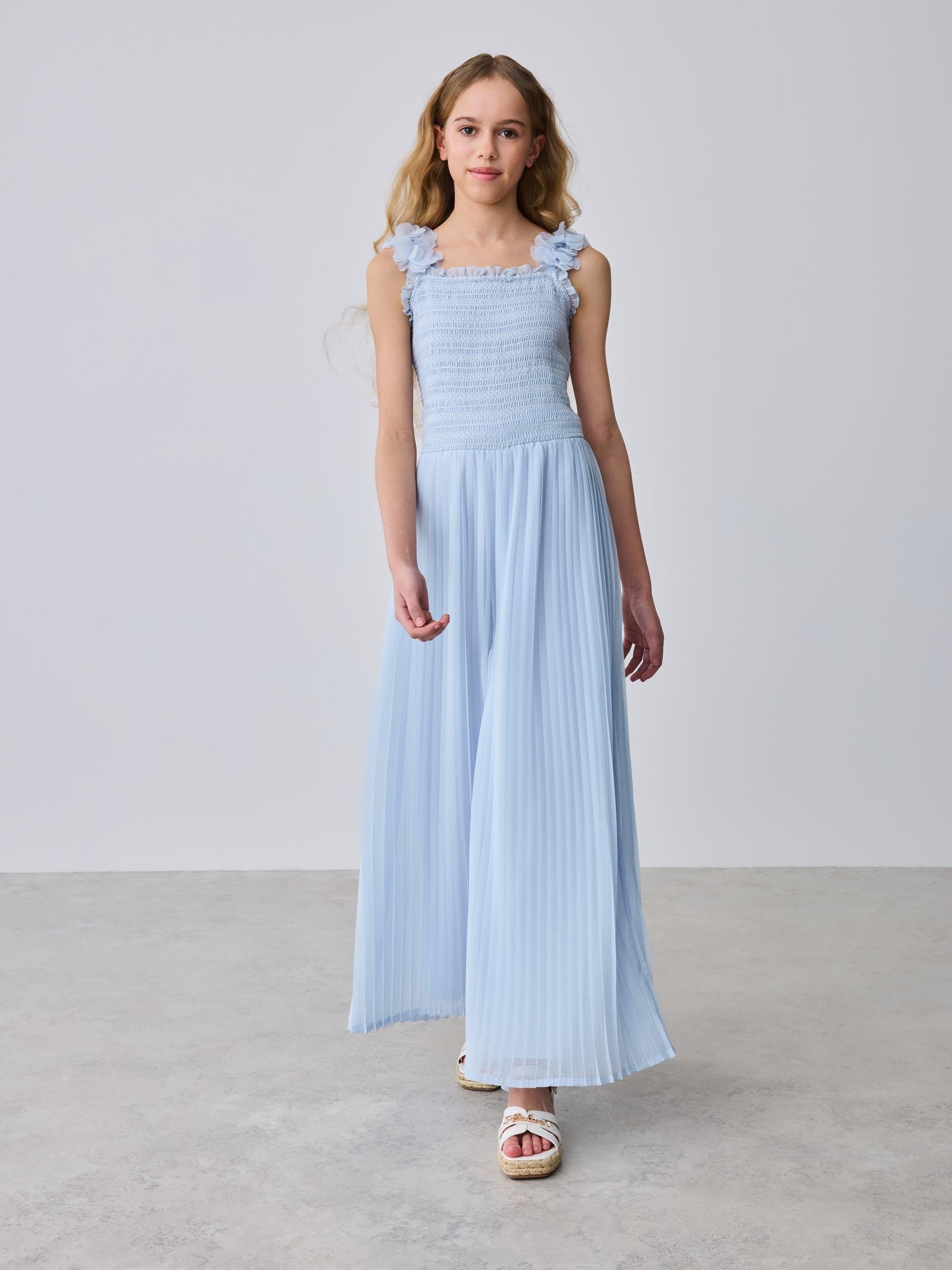 Mädchen Träger-Jumpsuit mit plastischen Blumen, Falten und weitem Bein