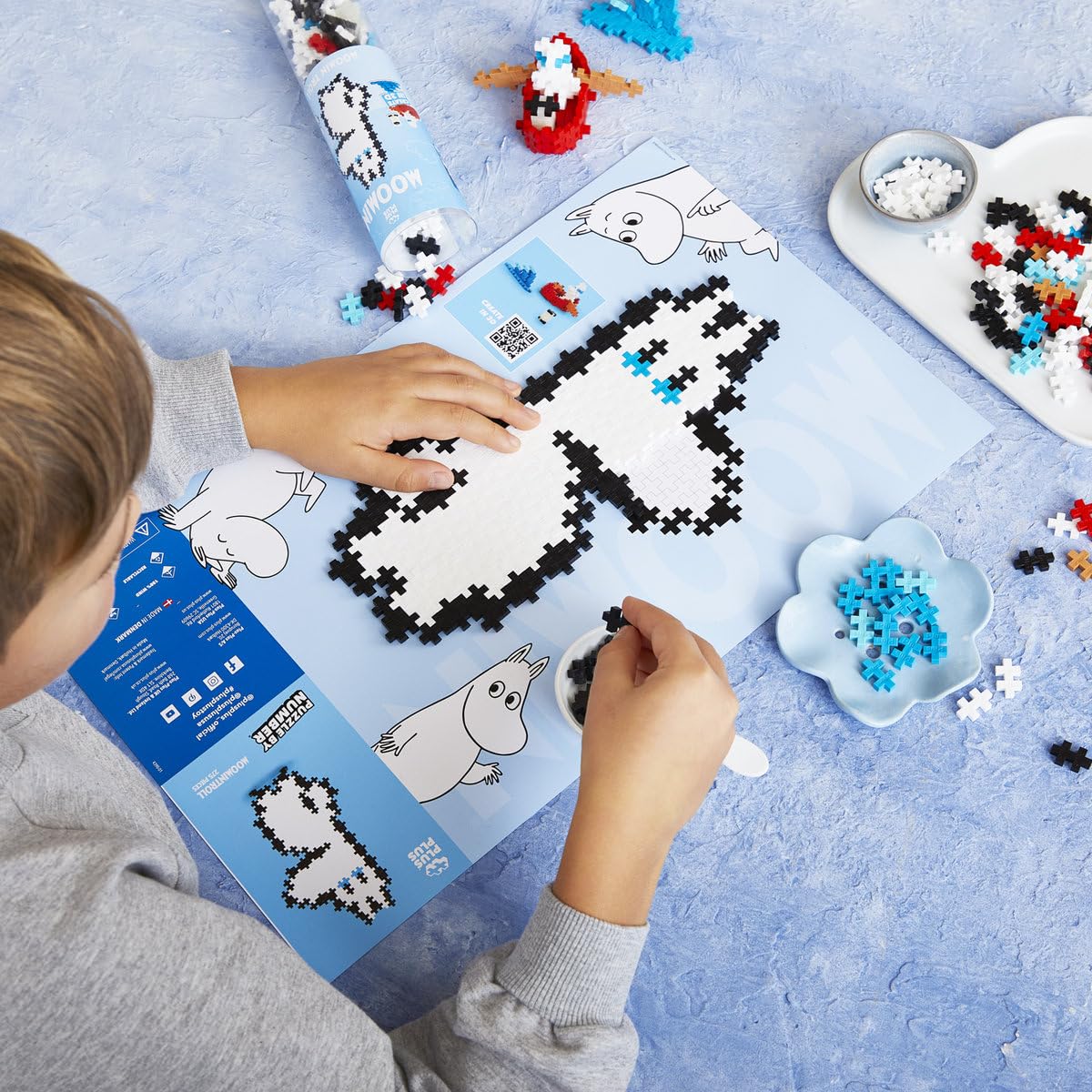 Plus-Plus 7551 Mumin Bundle, Geniales Konstruktionsspielzeug, Kreativ-Bausteine, Puzzle by Numbers, 5 Tubes mit je 270 Teilen ab 7 Jahren