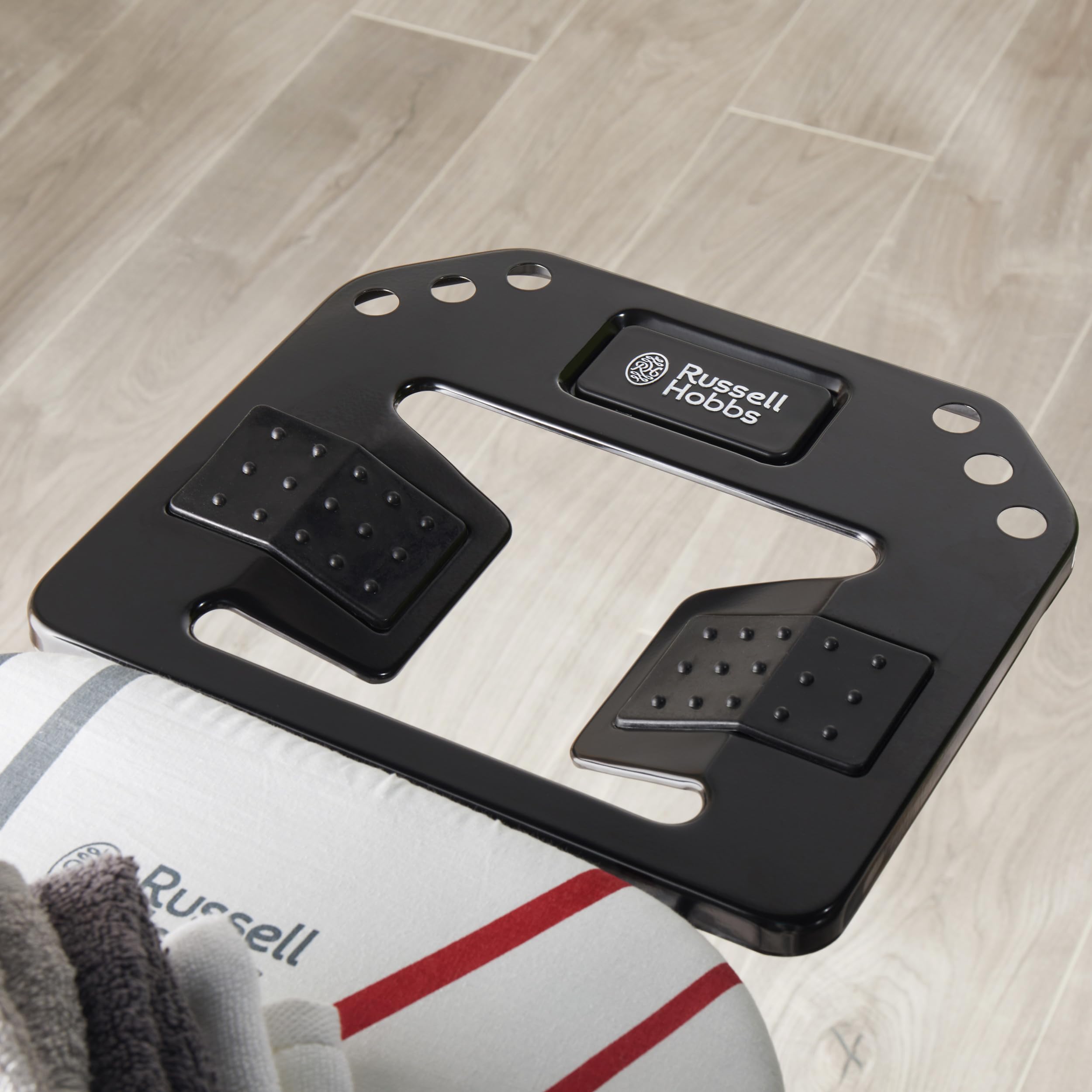Planche à Repasser Pliable Russell Hobbs Geo - 122x38 Cm, Hauteur Réglable 93 Cm - Grande Surface, Repose-fer, Design Géométrique
