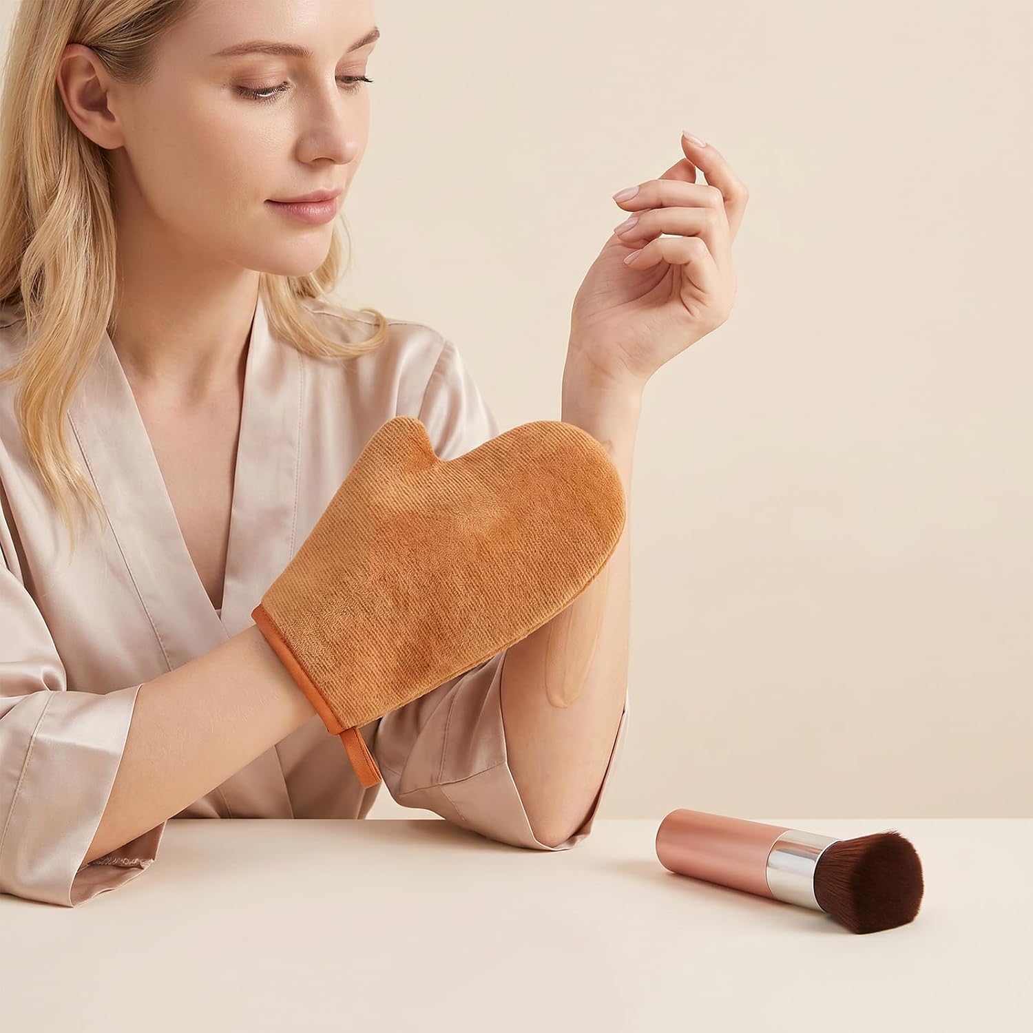 2 Pcs Self Tanner Mitt Tanning Mitt Set Face Tanner Brush | Soft Reusable Washable Self Tanning Mitt Glove, Self Tanner Mitt Applicator Kit, for Face and Body Hands Legs(Brown)