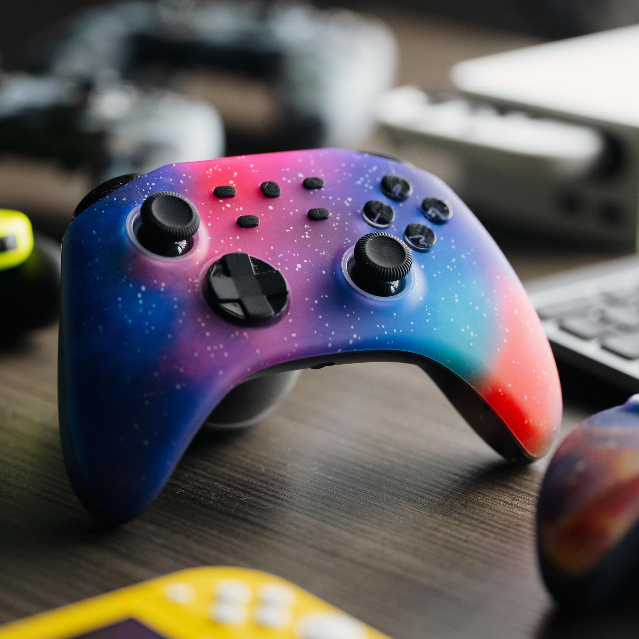 Surge Gamepad Pro (Supernova) - Controlador Bluetooth multiplataforma, compatible con Nintendo Switch, Windows PC, Steam Deck, Android e iOS, botones programables, vibración de retumbo, luces LED