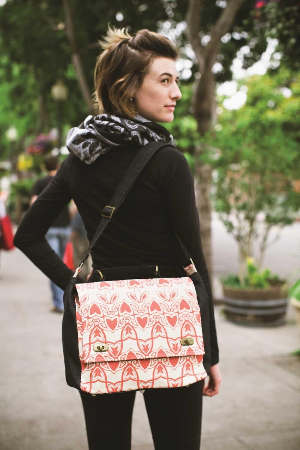 The Better Bag Maker: An Illustrated Handbook of Handbag Design - Techniques, Tips, and Tricks - Image 2