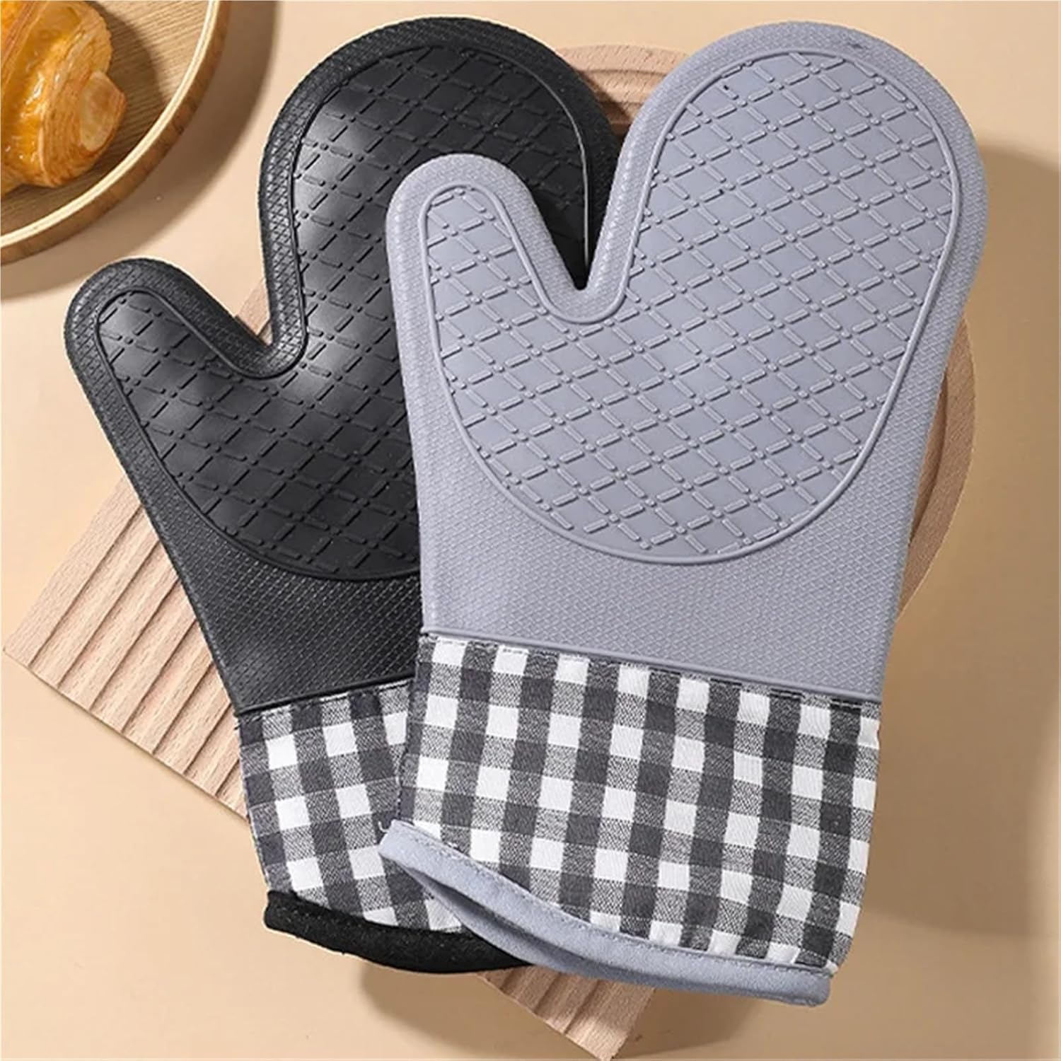 1/2Pcs Silicone Kitchen Oven Glove Heat Resistant Insulation Non‑Slip Waterproof Anti‑Scald for Microwave Baking(A Pair-Gray)