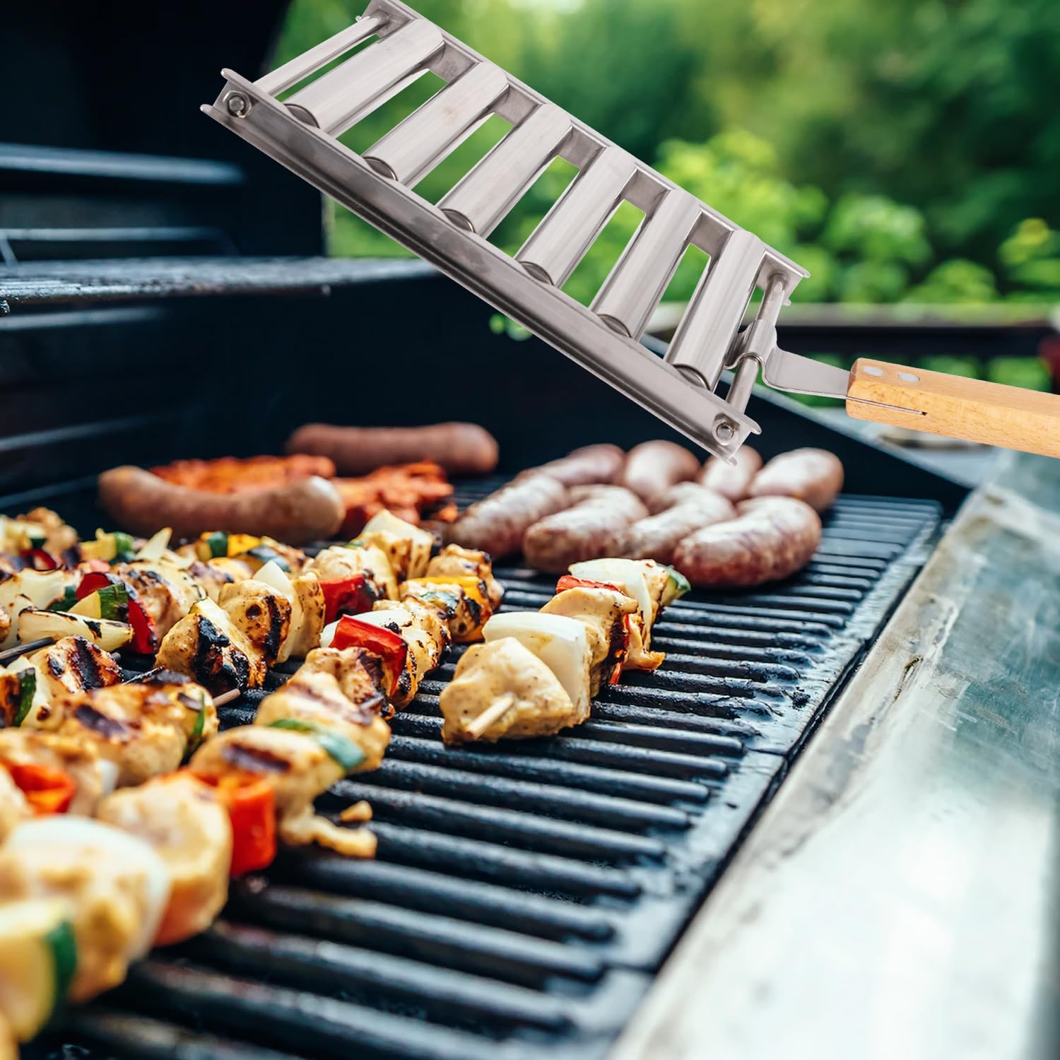 TOYMIS Edelstahl Hot Dog Roller für Grill + Metallspatel mit Langem Holzgriff, BBQ Wurstroller für Grill Platte 6 Rollen zum Halten von 5 Hot Dogs - Outdoor BBQ Essentials