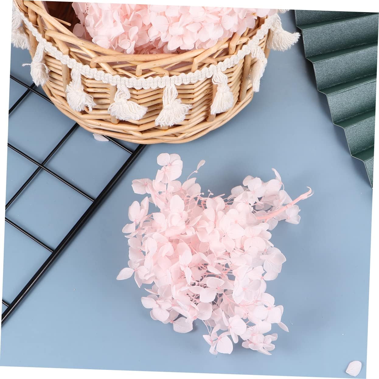 HOMSFOU Light Dried Hydrangea Petals Natural Preserved Flowers for Art Nail Decoration Birthday Wedding Ornaments Elegant Floral Craft Supplies