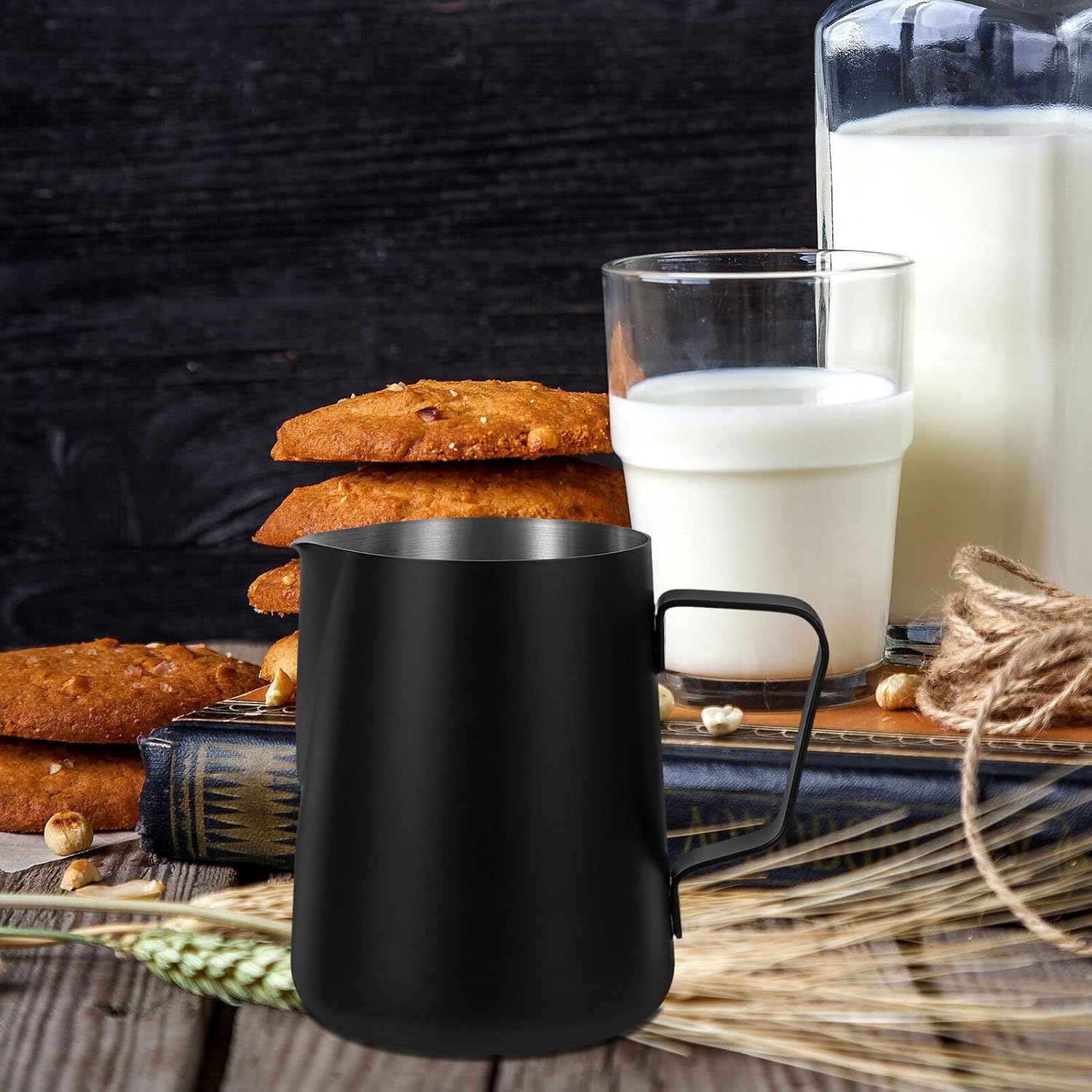 Stainless Steel Milk Frothing Pitcher 600ml Milk Frother Cup with Spout for Latte Art Professional Espresso Steaming Jug for Home and Commercial Use