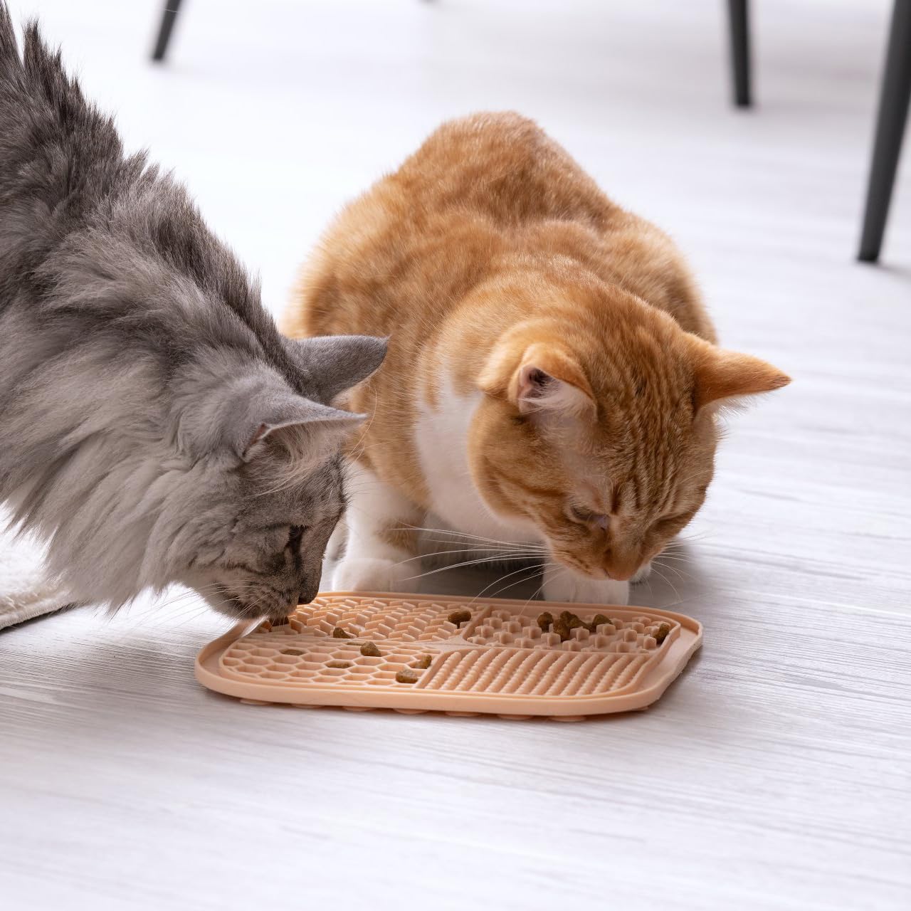 Fackelmann Tappetino lecca-cibo in silicone antiscivolo, per alimentazione lenta e digestione sana per cani e gatti, lavabile in lavastoviglie, riutilizzabile, slow feeder, gioco interattivo