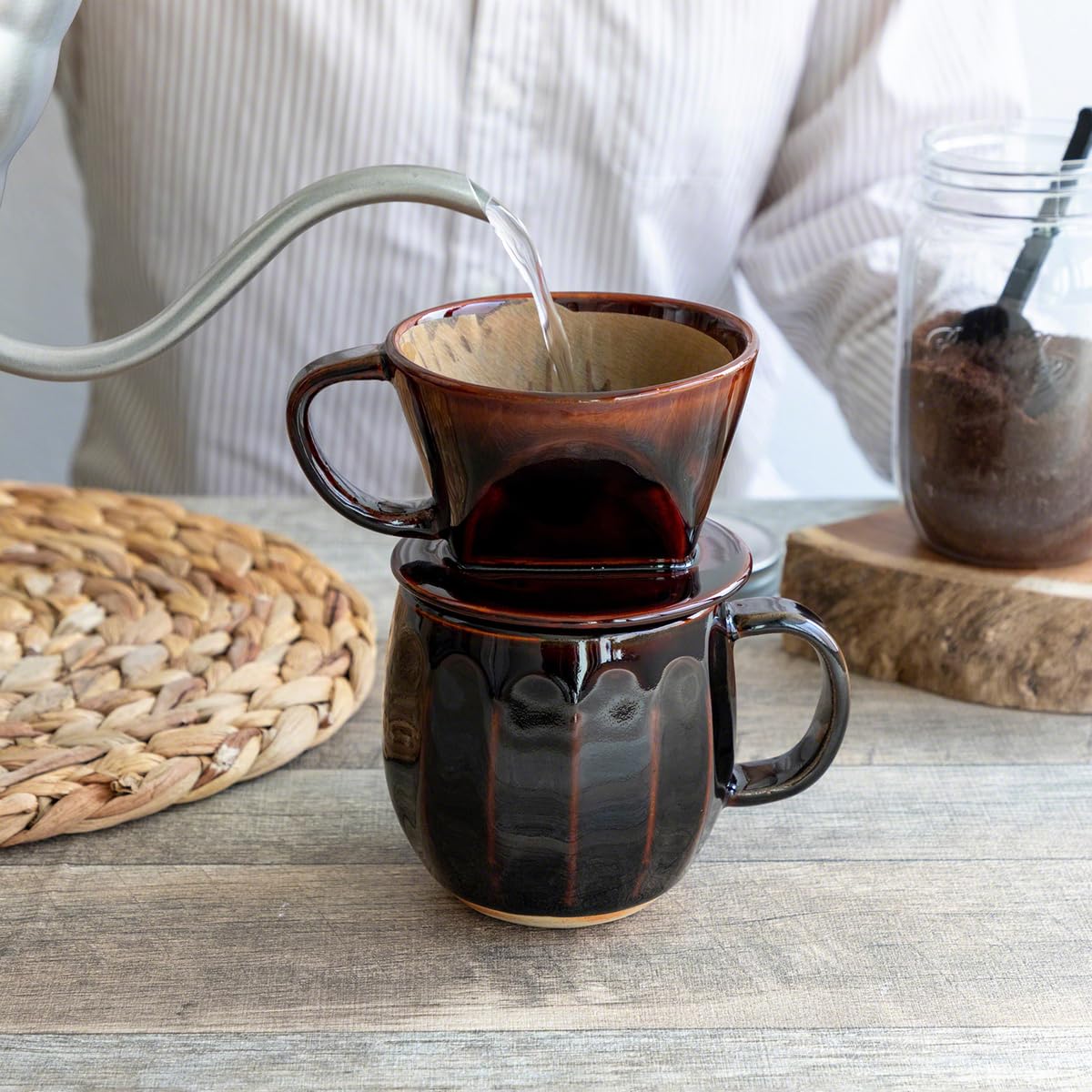 Asayu Japan Keramik Kaffeeaufguss-Set in Schokoladenbraun mit Papierfilterhalterung und Dripper mit 3 Löchern für Kaffee und Tee (Zubehör Keramiktasse)