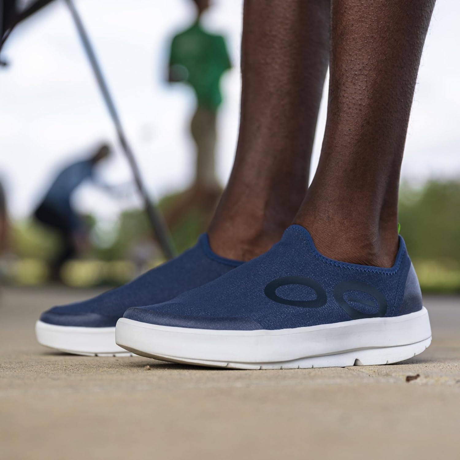 OOFOS OOmg eeZee Low Recovery Shoe - Men’s - Image 3