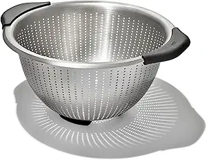 OXO Good Grips Stainless Steel Colander, 5 qt. Capacity, Strainer with Non-Slip Handles, Kitchen Colander for Pasta and Vegetables, Nesting Stainless Steel Strainer and Sieve