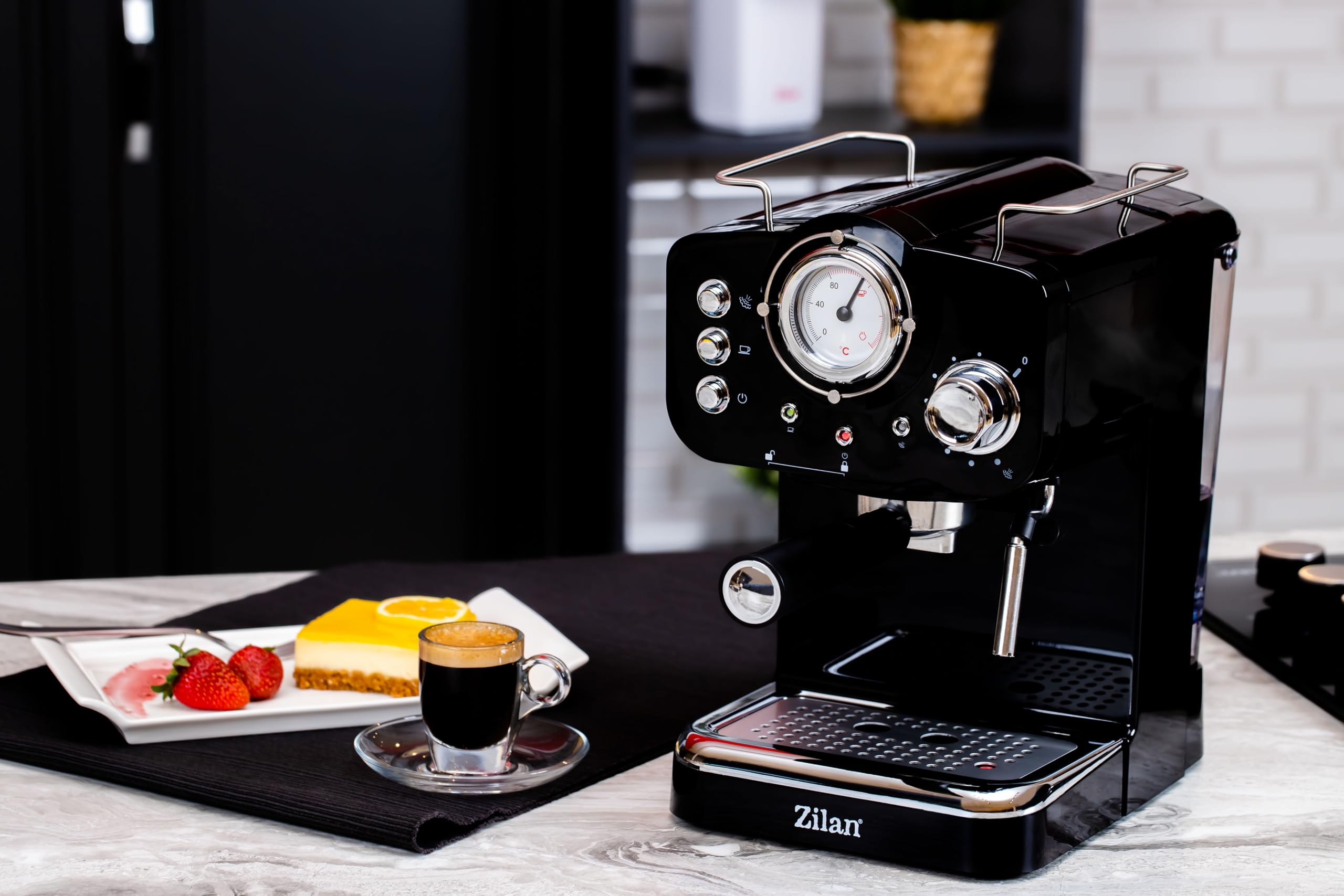 Zilan, Macchina da Caffè Espresso 1100 W, Serbatoio 1,25 L, Montalatte Integrato, Doppio Filtro per 1 e 2 Tazze, Piastra Scalda Tazze, Colore Nero