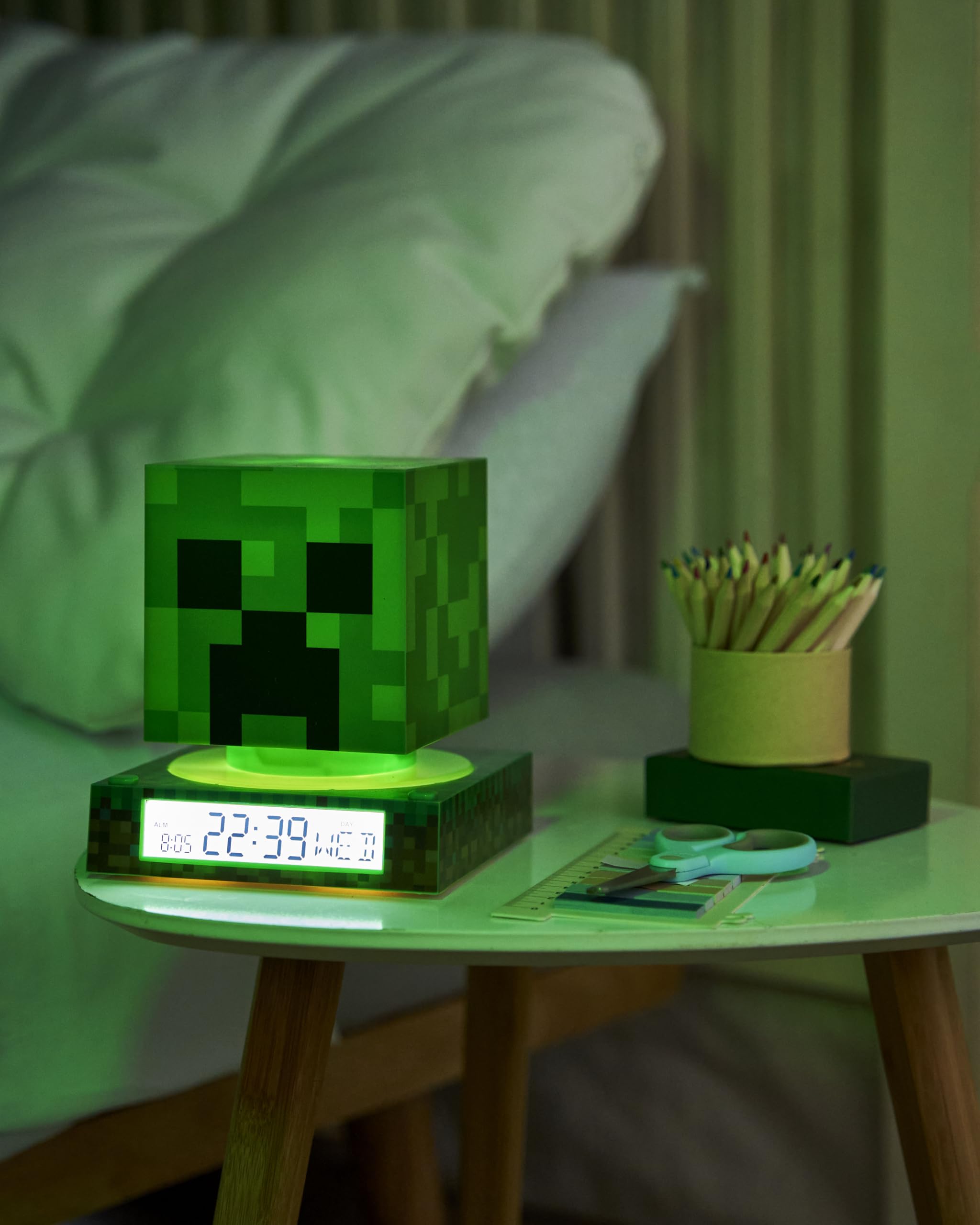 Kids Licensing - Despertador Minecraft 3D con Fecha y Luz Nocturna