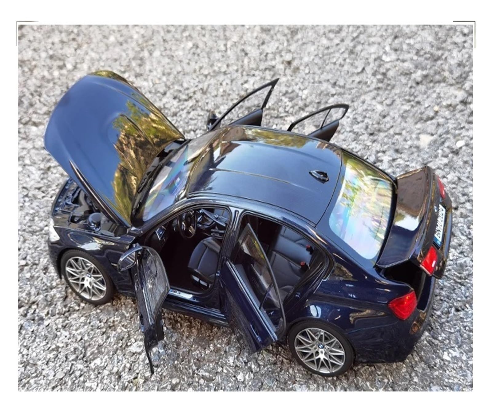 Amazon | ミニカーモデル 1:18 BMW M3第5世代F80合金車モデル