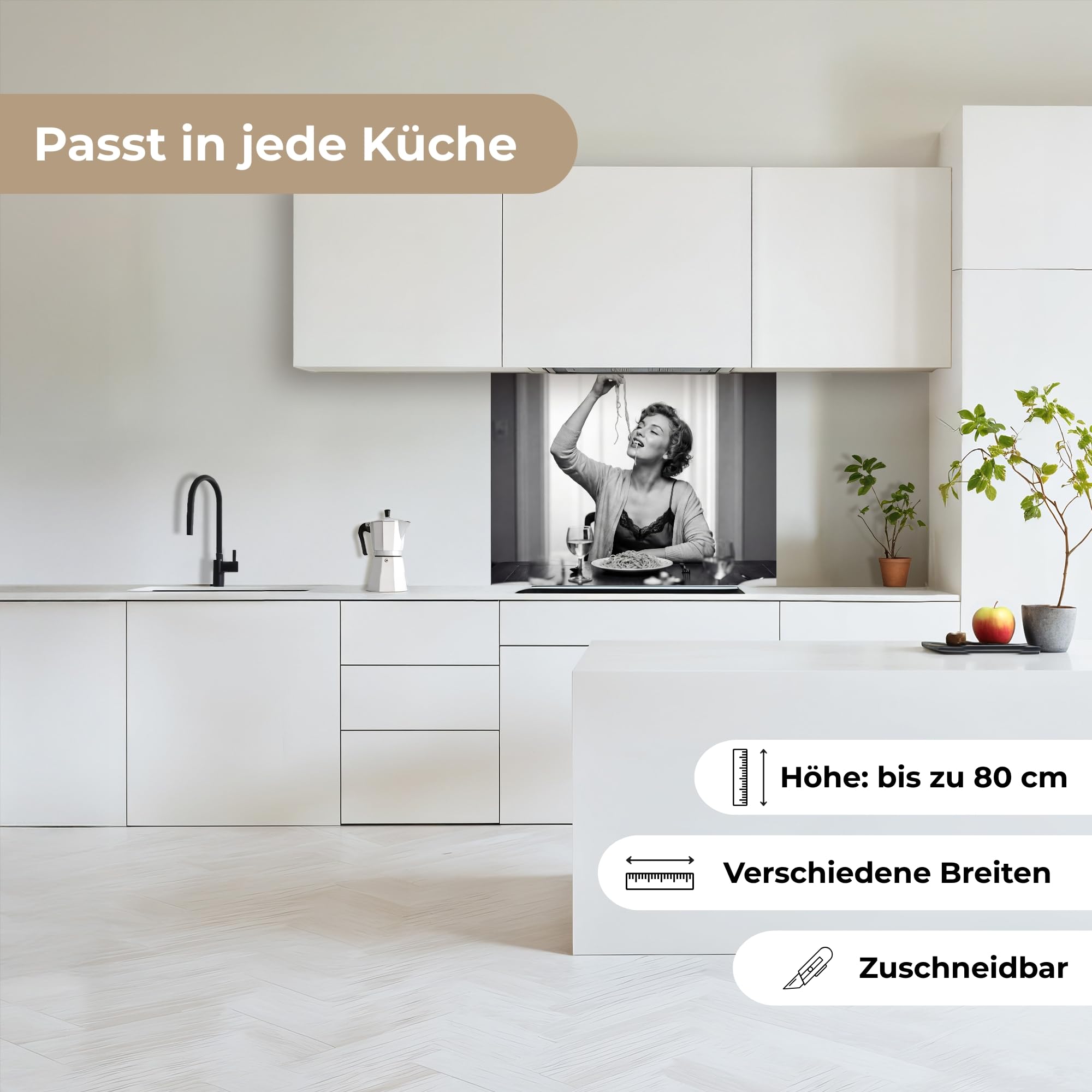KitchenYeah© Spritzschutz Küchenrückwand 60x80 cm Küche Abwaschbar Selbstklebend Küchenwand Küchenfront Küchen Rückenwand Wandschutz Frau - Spaghetti - Schwarz - Weiß
