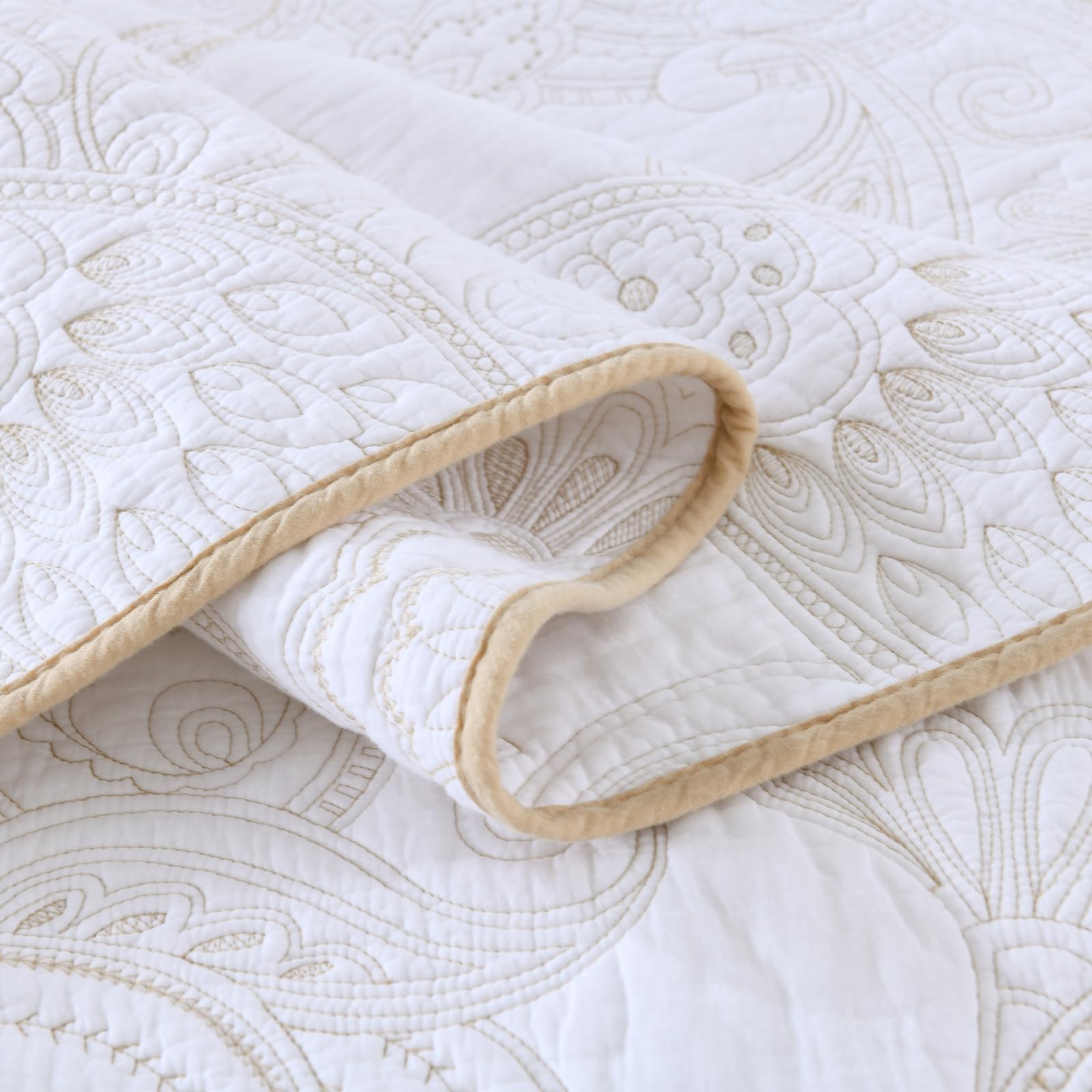 Yvooxny King Quilt Set White Embroidery Paisley Quilts King Size Reversible Luxurious Quilted Bedspread 3-Piece Coverlet Bedding Set with Shams for All Seasons, 108 * 96 Inches