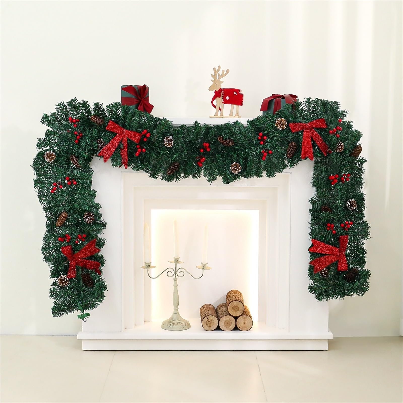 Weihnachten Girlande Weihnachtsgirlande Mit Tannenzapfen Und Glitzernden Schleifen Weihnachtsdekoration