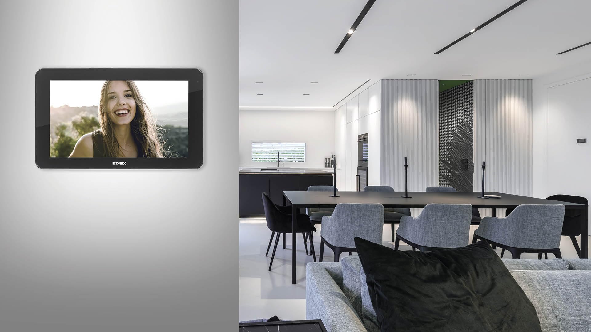 Vimar K42975 Kit videocitofonico da parete, videocitofono touch vivavoce Wi-Fi a colori LCD 7", targa audiovideo 1 pulsante, 1 alimentatore 40103, con staffe per il fissaggio a parete, nero