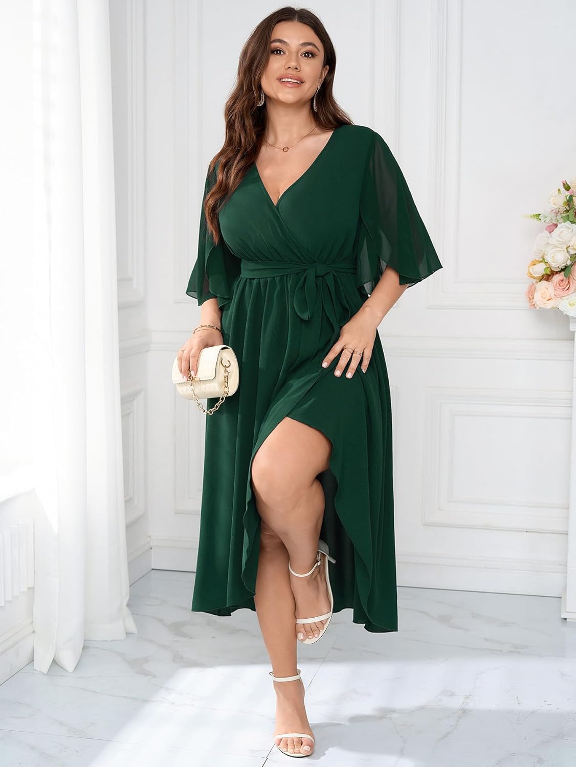 プラスサイズ フォーマル ウェディング ゲスト カクテルドレス 曲線美 女性用 フラッタースリーブ フェイクラップ Vネック ミディ