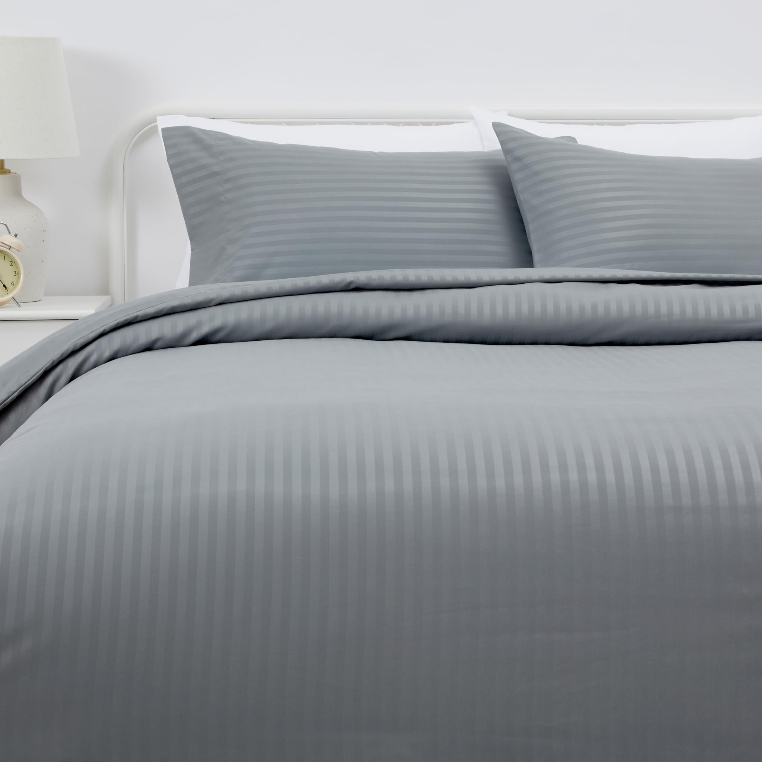 Amazon Basics Juego de Funda nórdica Cama 150/160 de 3 Piezas, Microfibra - Funda de edredón 240 x 220 cm y 2 Fundas de Almohada 50 x 80 cm, Gris Oscuro, Rayas Global Recycled Standard OEKO-TEX MADE IN GREEN Global Recycled Standard OEKO-TEX MADE IN GREEN OEKO-TEX MADE IN GREEN Global Recycled Standard