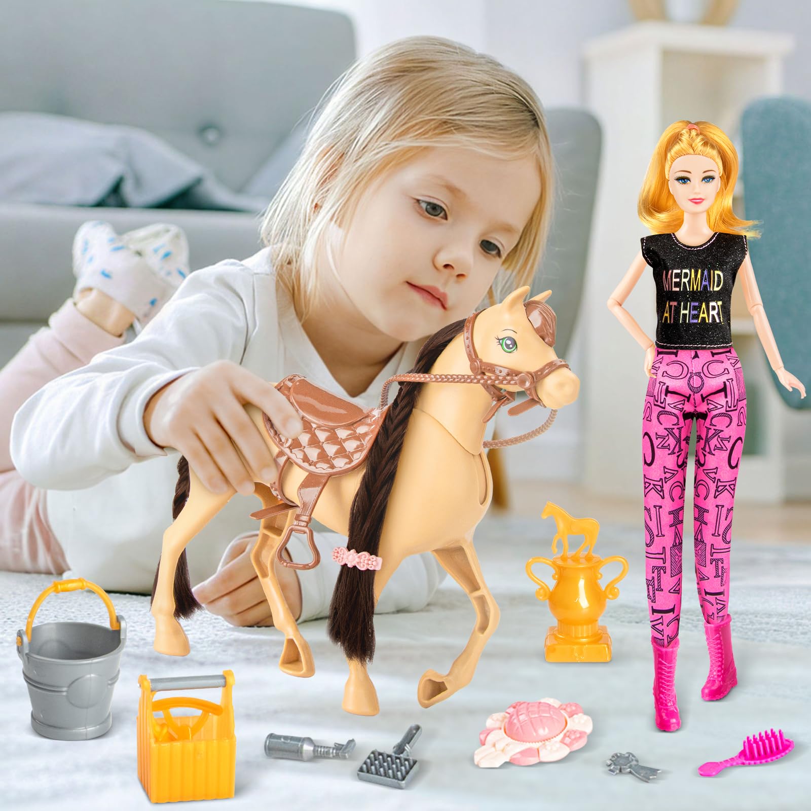 Juego de 60 piezas de caballo de muñeca, muñeca rubia de moda (11.5 pulgadas) en accesorios de muñeca Helemt y caballo marrón claro con cabeza móvil, silla de montar, brida y riendas, para edades de 3 2