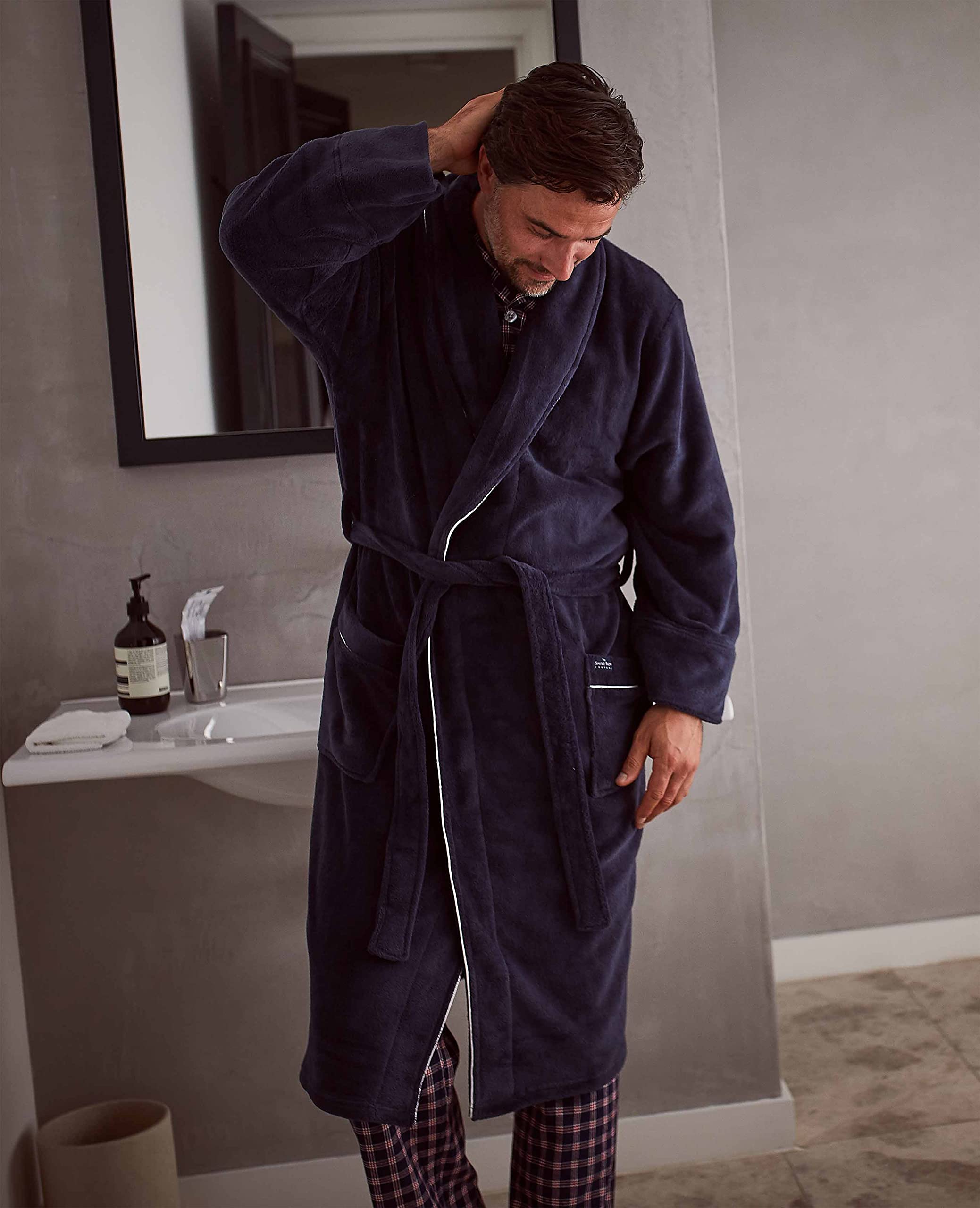 THE SAVILE ROW COMPANY LONDON Men's Lightweight Super Soft Warm Fleece Dressing Gown — view 5