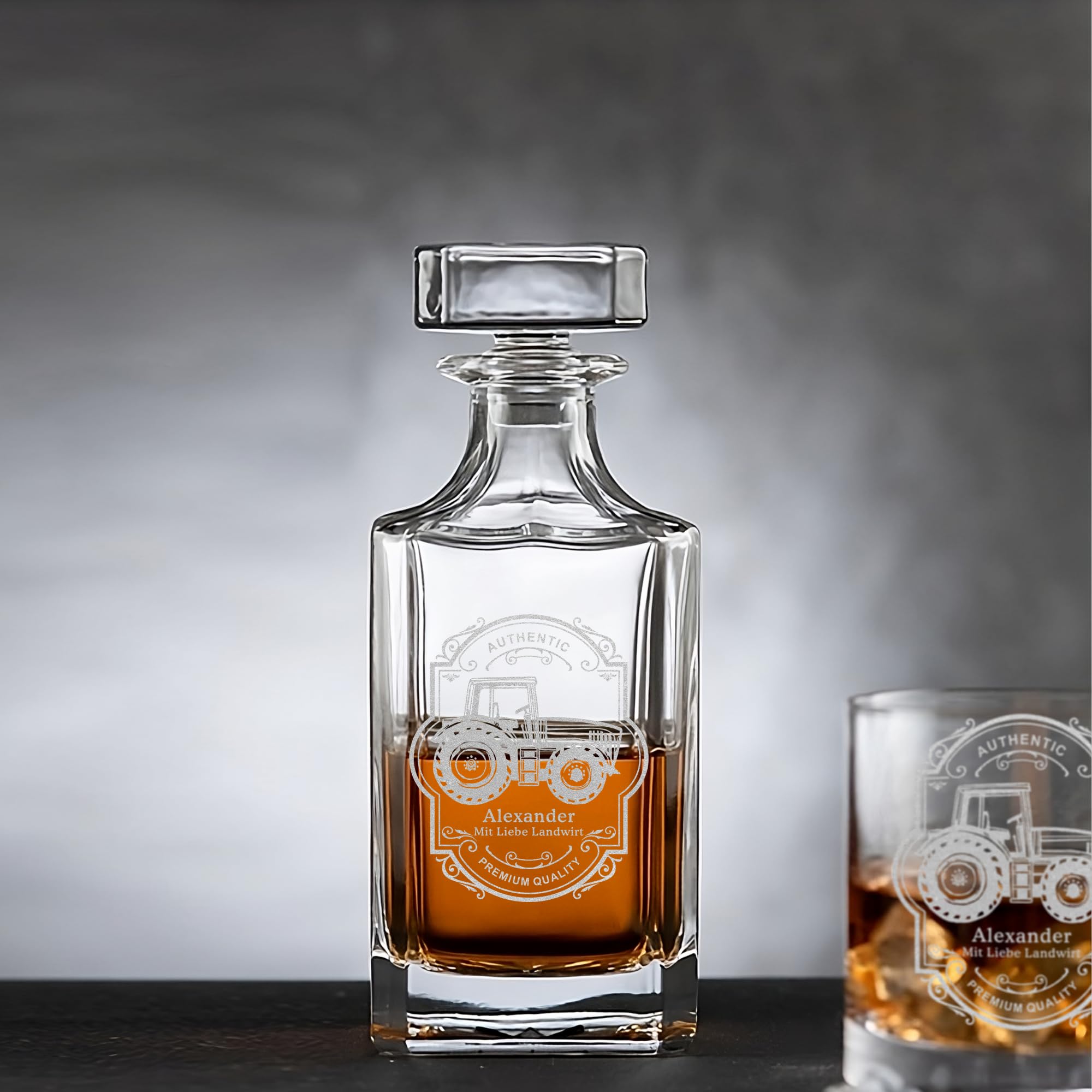 Whisky Set mit Gravur Traktor personalisiert Karaffe 700 ml und Gläser verschiedene Motive Landwirt Bauer Trecker Geschenkbox (Motiv 4: Klassisch, Karaffe + 1 Glas)