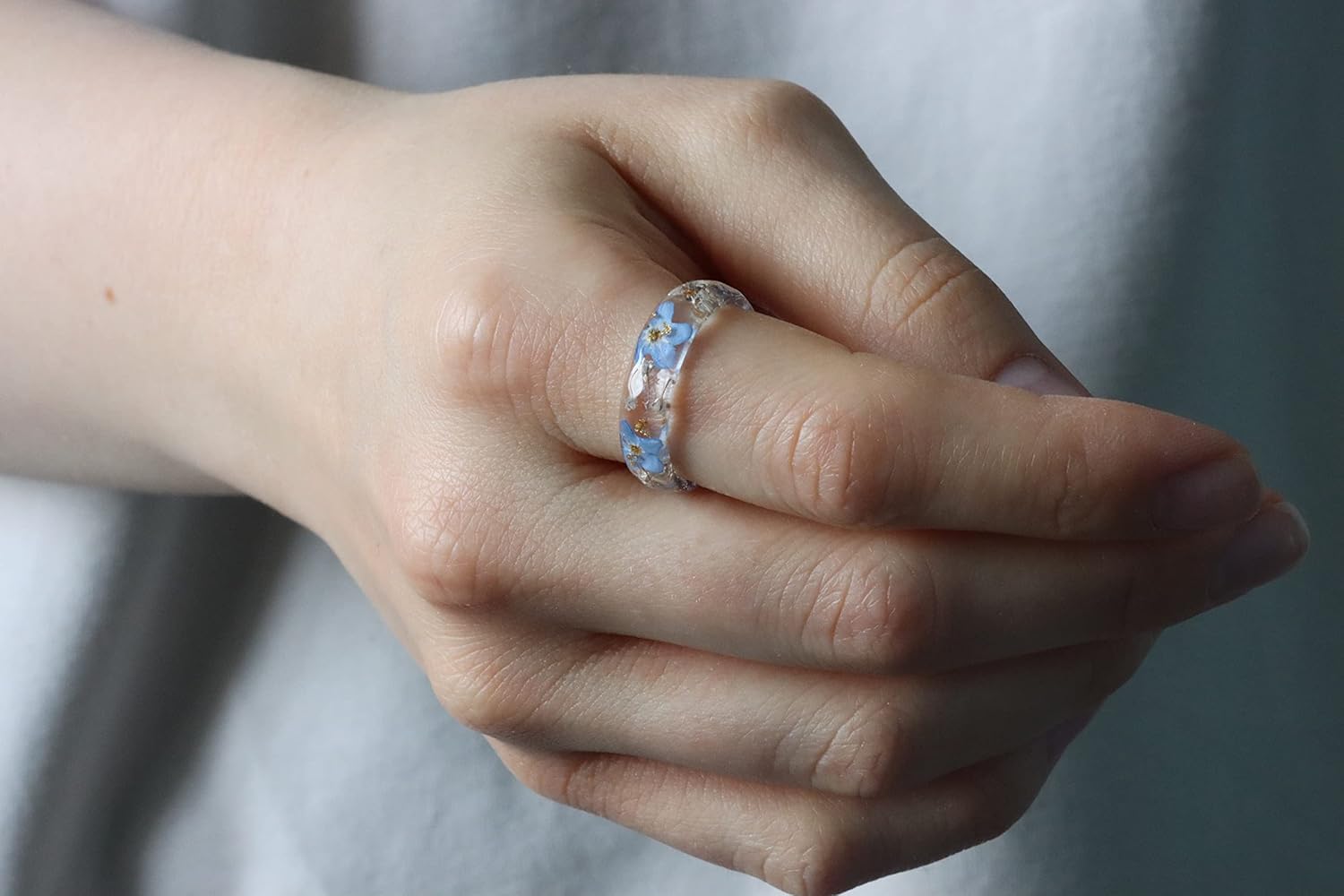 Resin Ring with Dried Forget Me Not and Gypsophila Flowers, Blue Floral Ring, Faceted Band, Botanical Jewelry