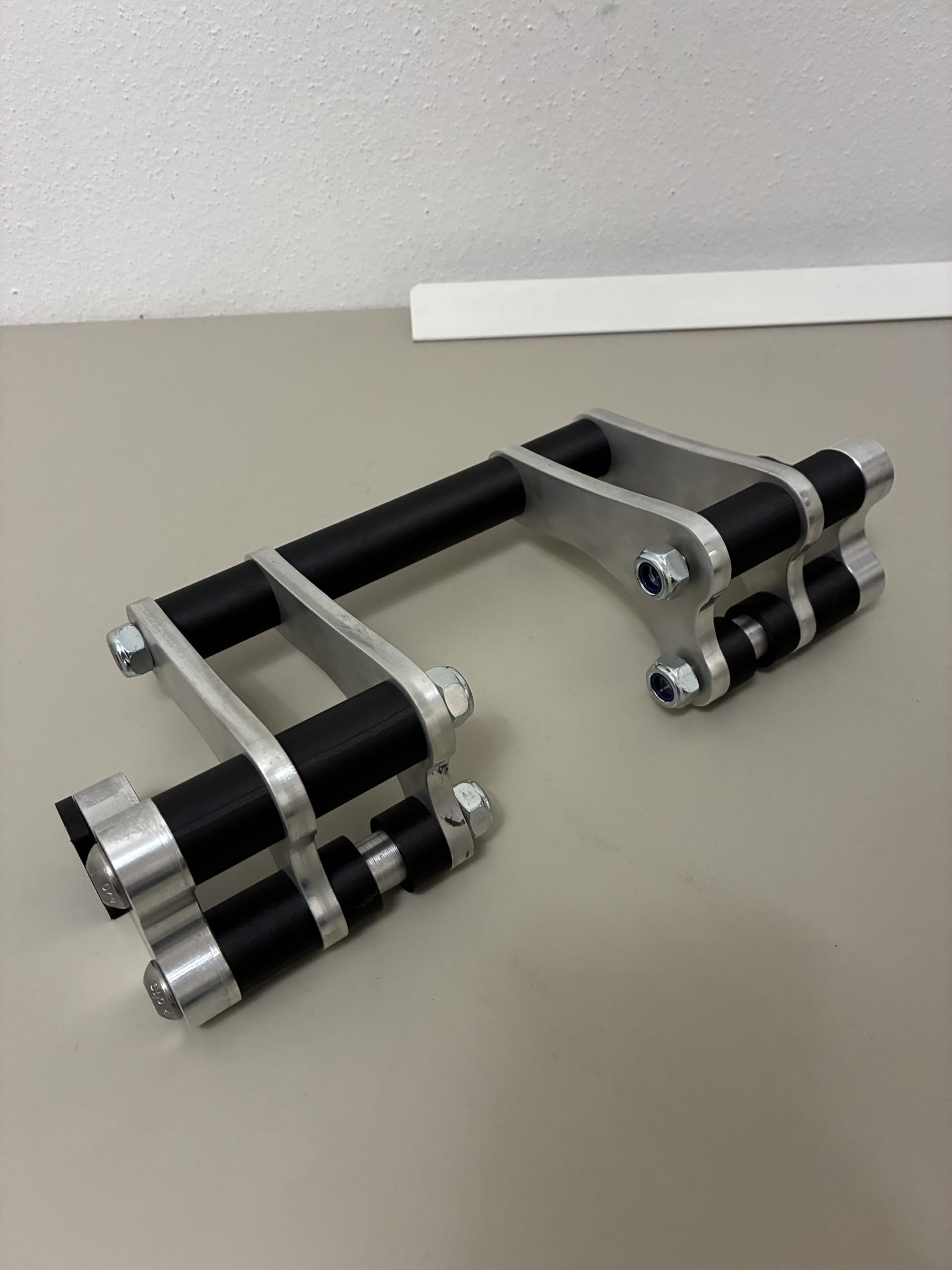 telaietto per dritto staffe reggiblocco minarelli orizzontale supporto motore alluminio cnc per Phantom f12, Aprilia SR, Aprilia Rally, Jog, Aerox, Beta Ark carburatore verso ruota