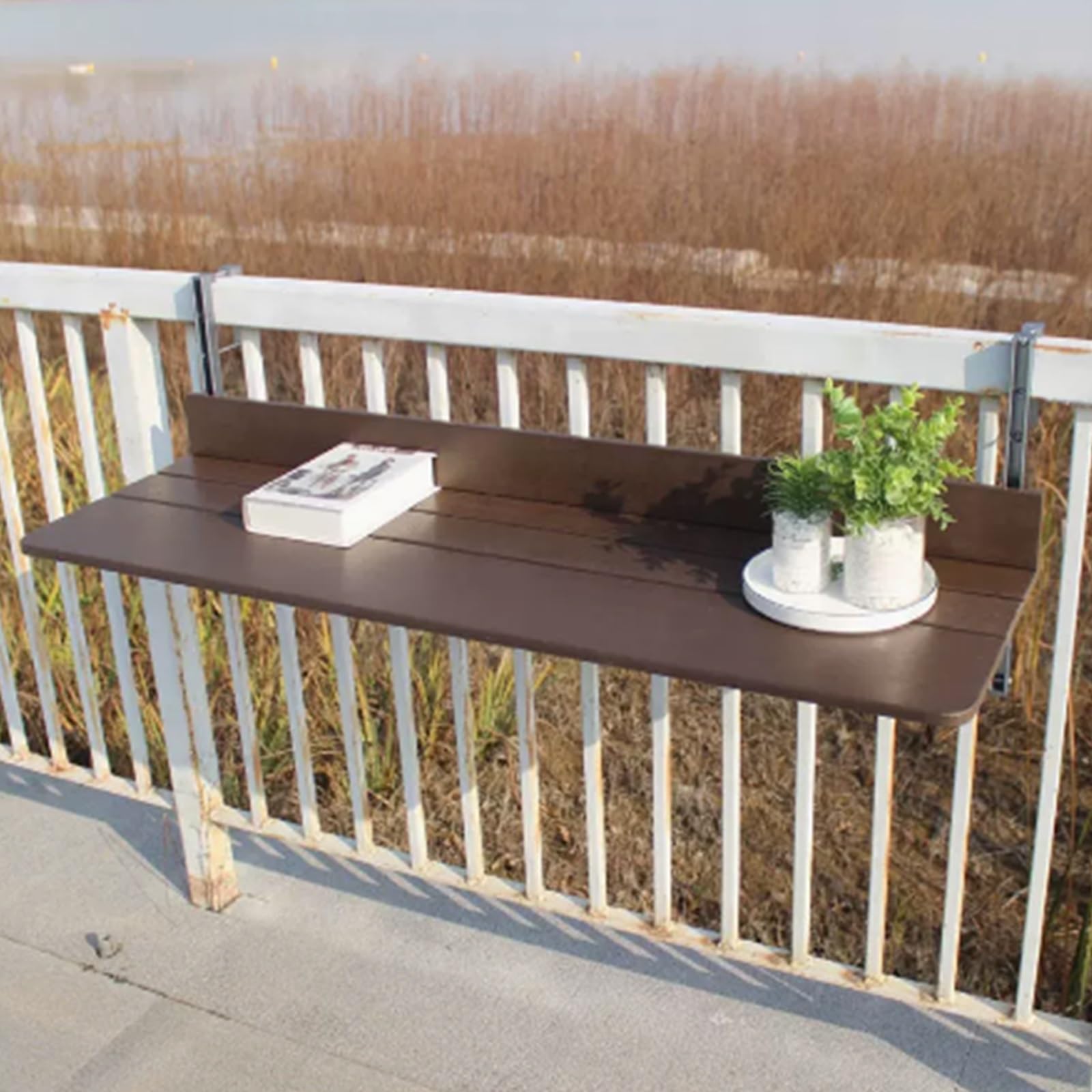 Table pliante murale de balcon pour savourer un café en extérieur