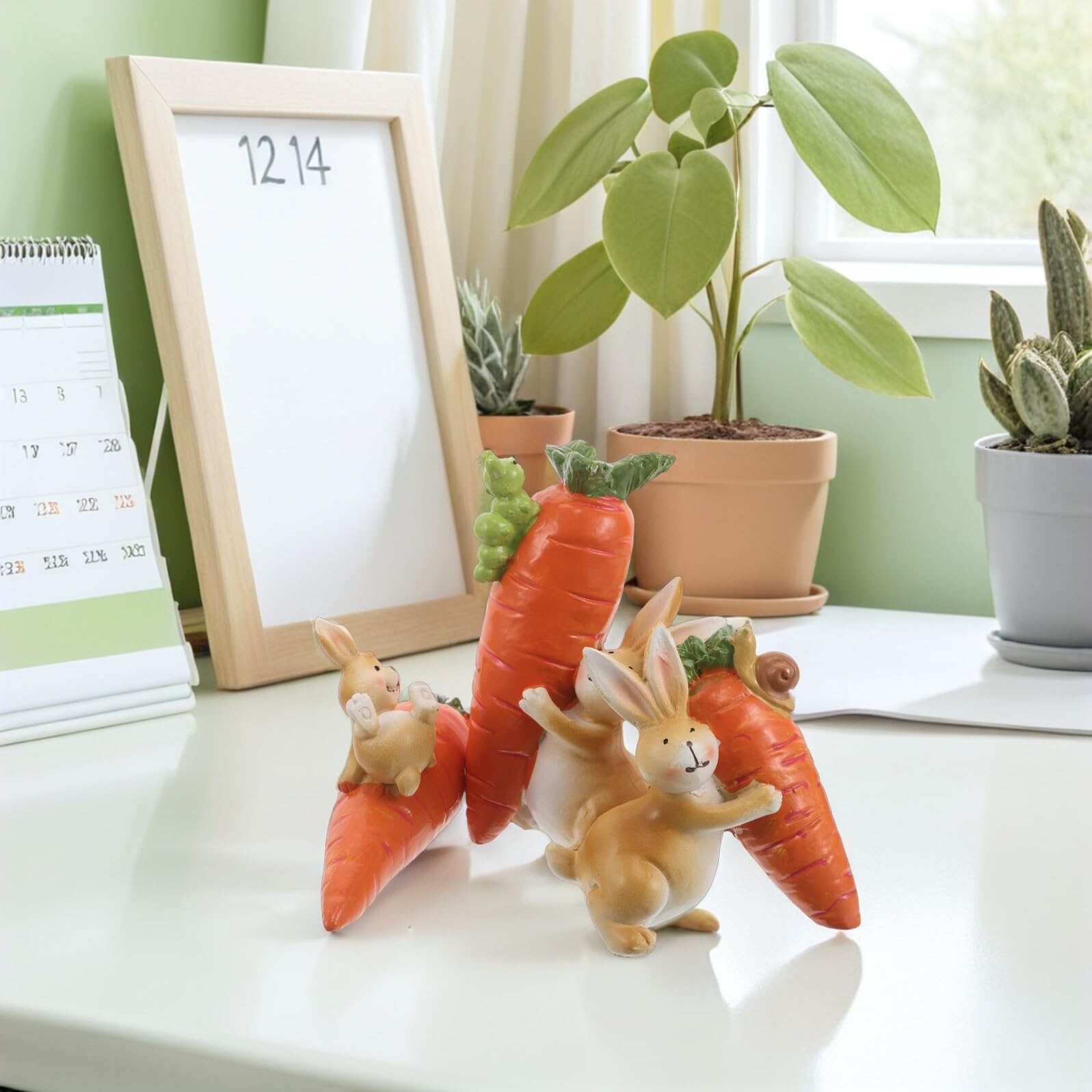 Statuine Coniglietto Pasquale in Resina 3 Pezzi con Carota, Decorazioni Primaverili Salvaspazio per Scrivania e Mensola, Statuette Vivaci per Festa di Pasqua e Arredamento Casa