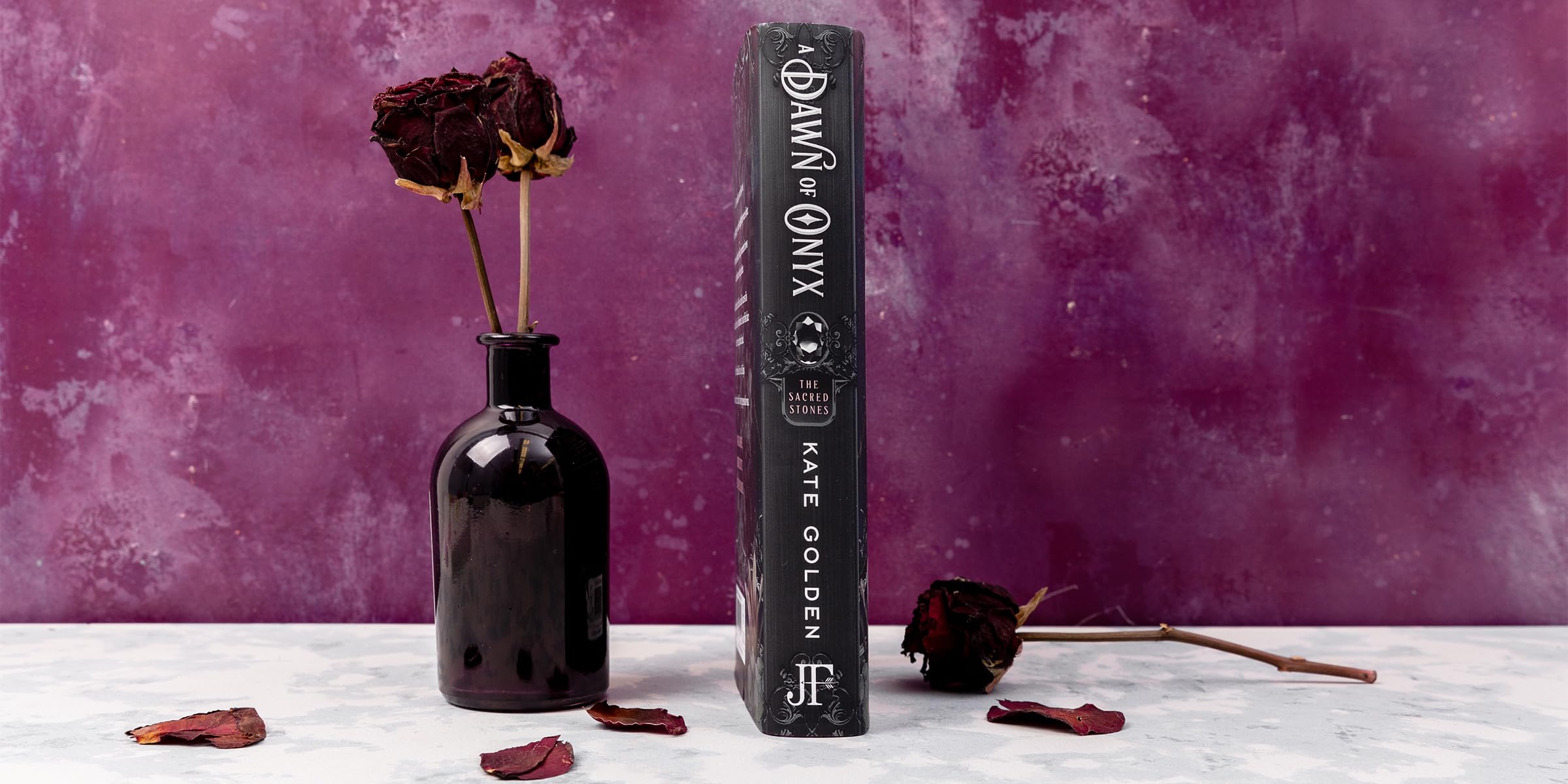 A Dawn of Onyx: An addictive enemies-to-lovers fantasy romance (The Sacred Stones, Book 1)