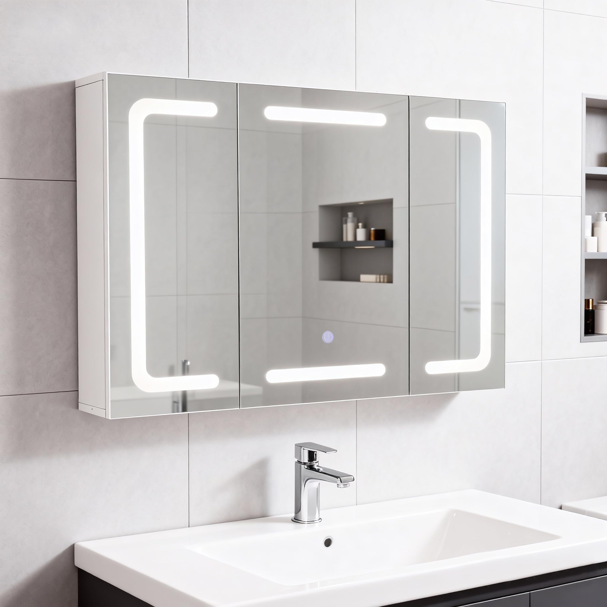 Thanaddo Spiegelschrank Bad mit LED Beleuchtung 80x60cm, Badezimmerschrank mit 6 Regal 3 Tür, Badschrank mit LED Badspiegel, 3 Farben Dimmbar